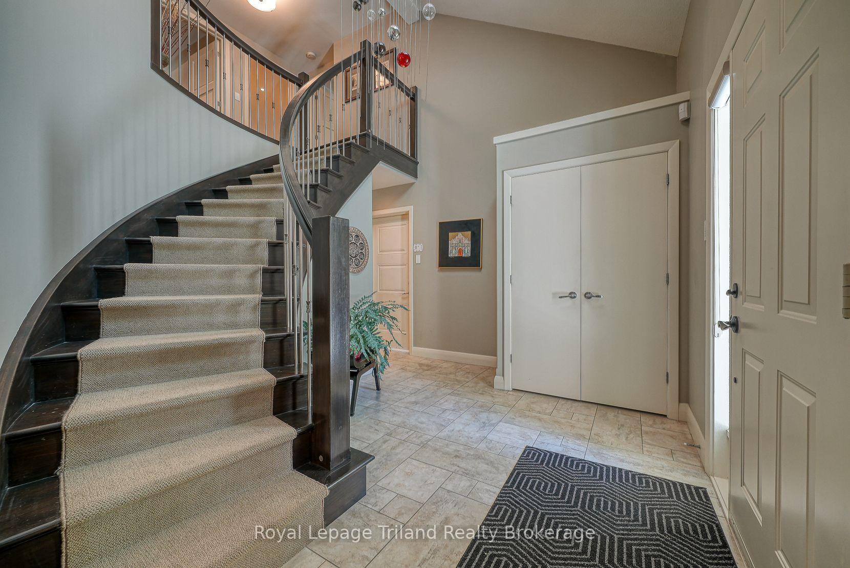 Photo 4 of 28 Segal Drive, Tillsonburg — HOMEH