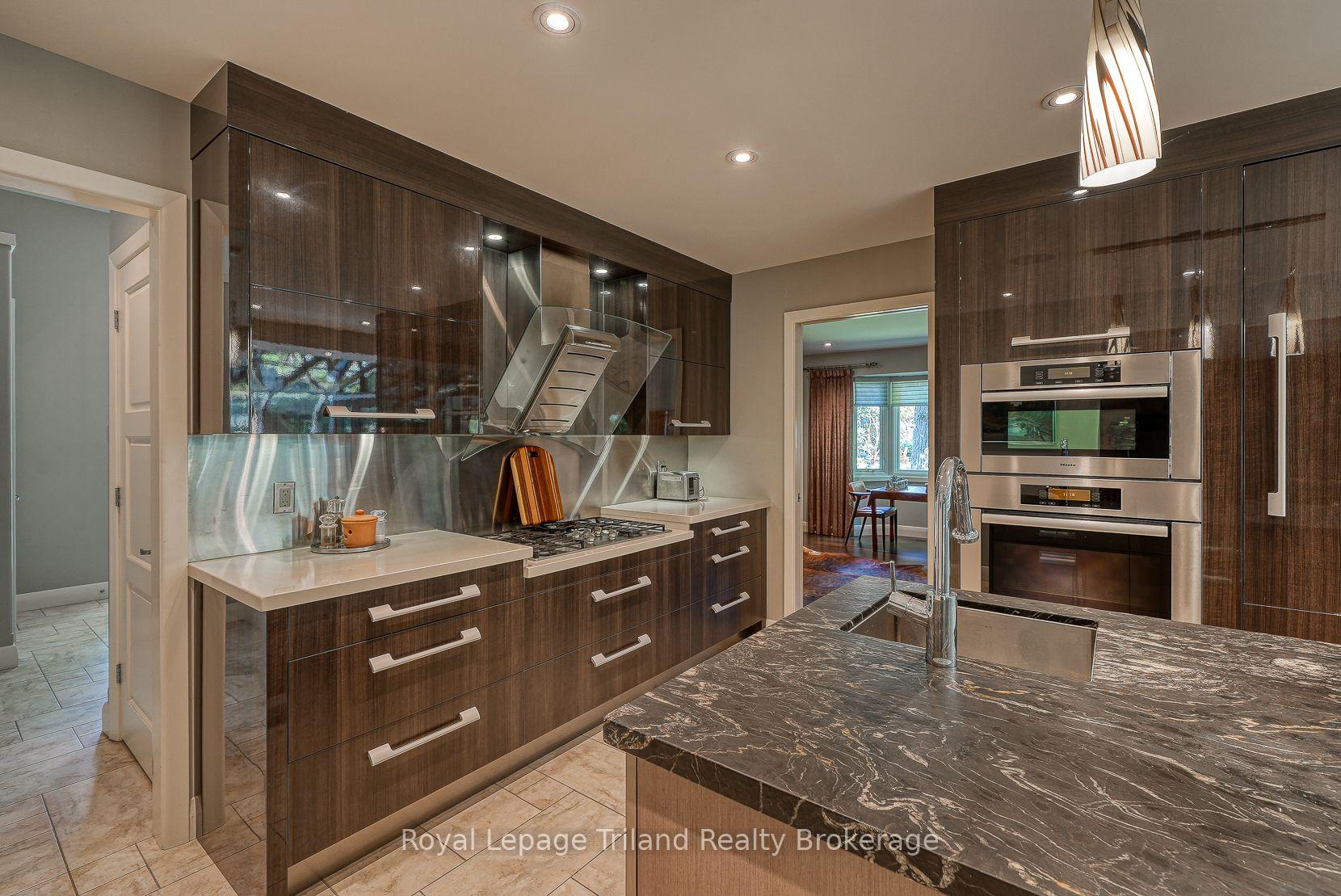 Photo 9 of 28 Segal Drive, Tillsonburg — HOMEH