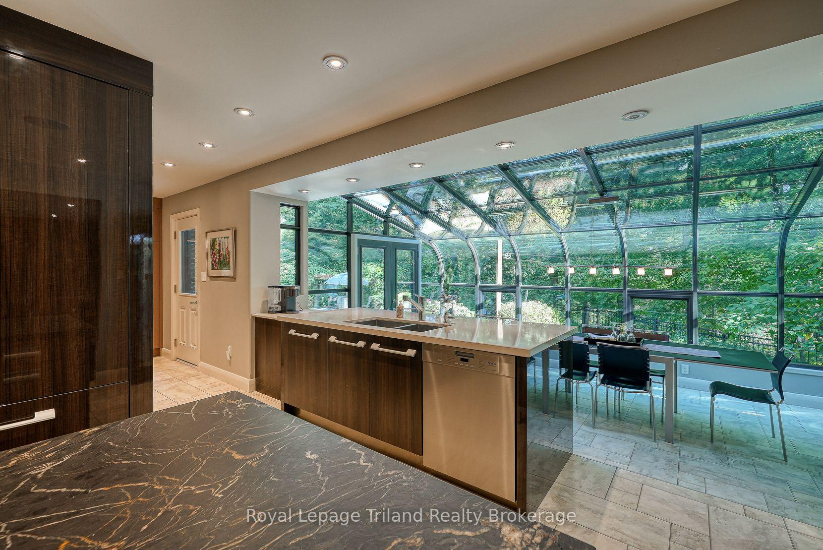 Photo 10 of 28 Segal Drive, Tillsonburg — HOMEH