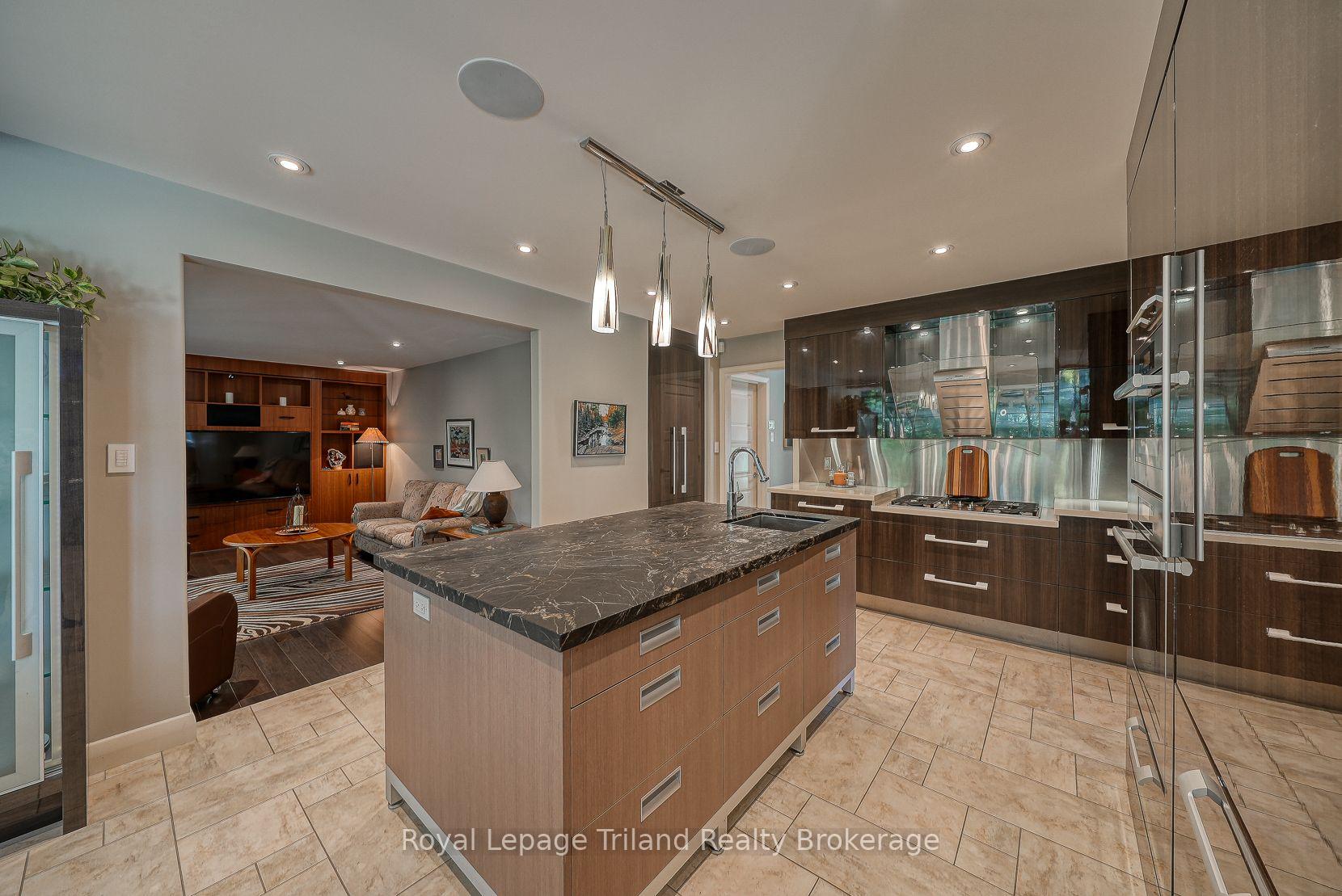 Photo 11 of 28 Segal Drive, Tillsonburg — HOMEH
