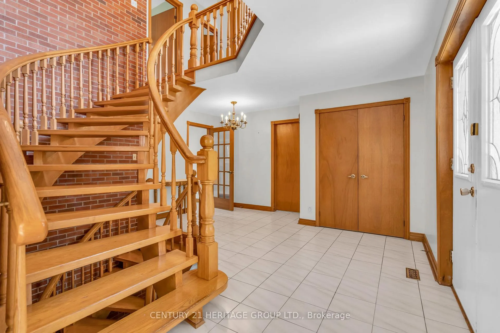 Photo 9 of 144 Riverview Avenue, Vaughan, East Woodbridge — HOMEH