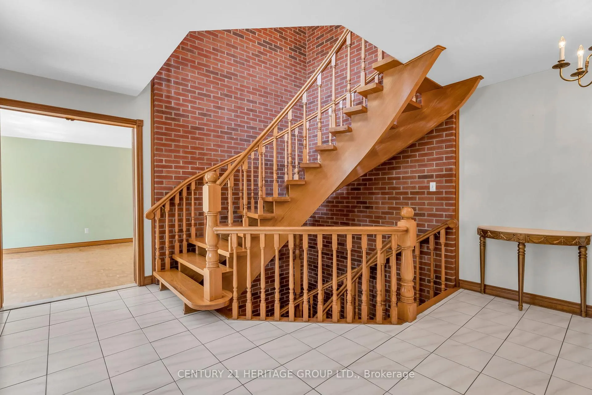 Photo 10 of 144 Riverview Avenue, Vaughan, East Woodbridge — HOMEH