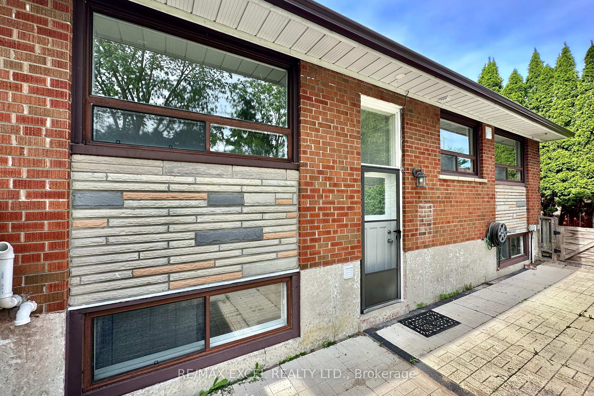 Photo 3 of Unit Bsmt, 46 Gentry Crescent, Richmond Hill, Crosby — HOMEH