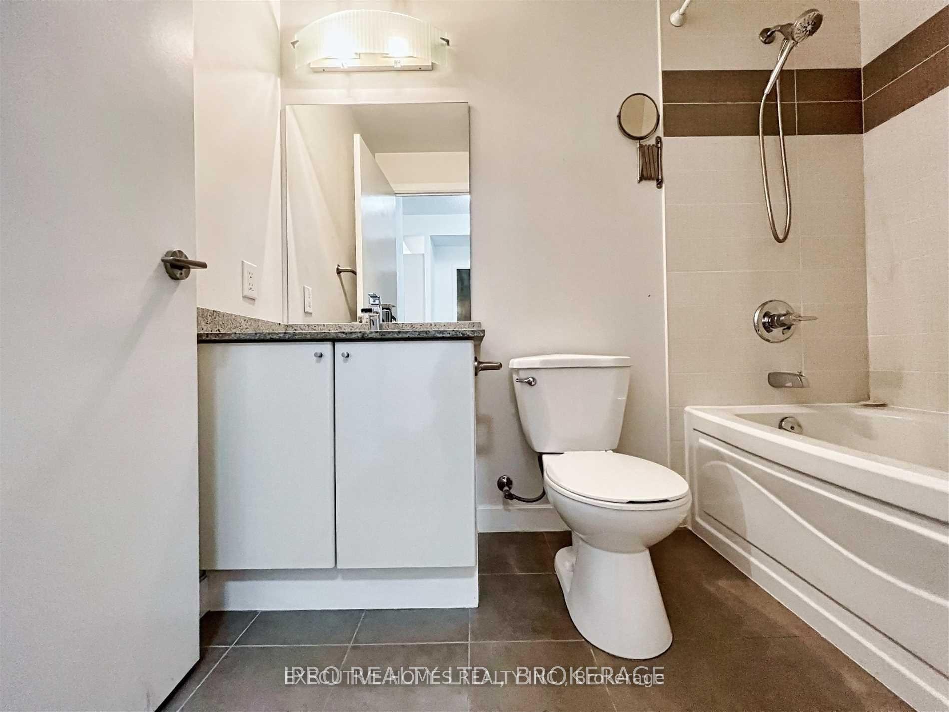 Photo 9 of Unit 405, 18 Harbour Street, Toronto, Waterfront Communities — HOMEH