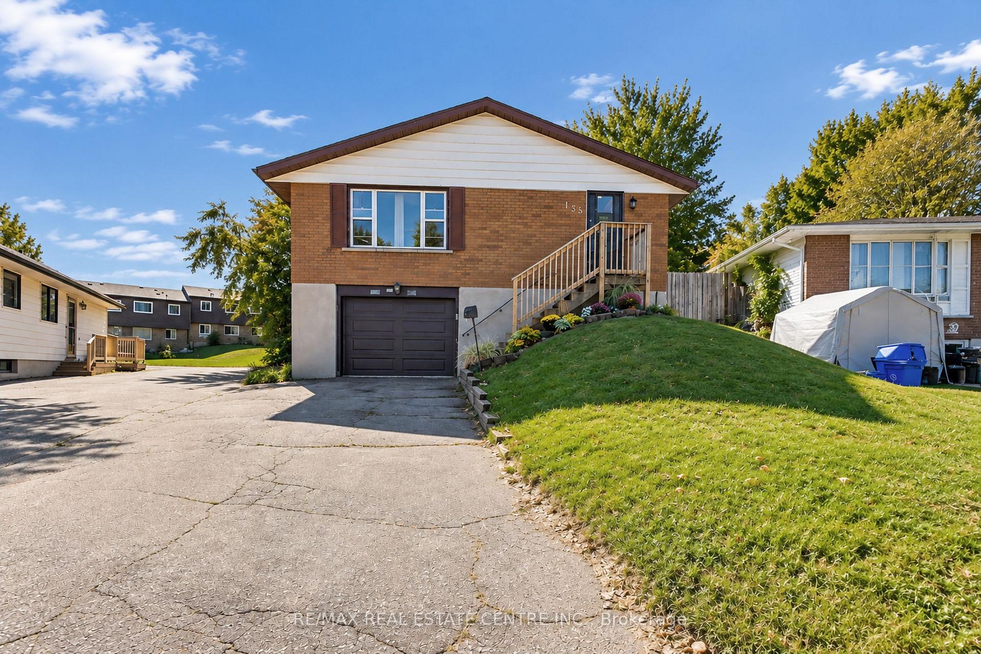 Photo of 135 Cedarhill Crescent
