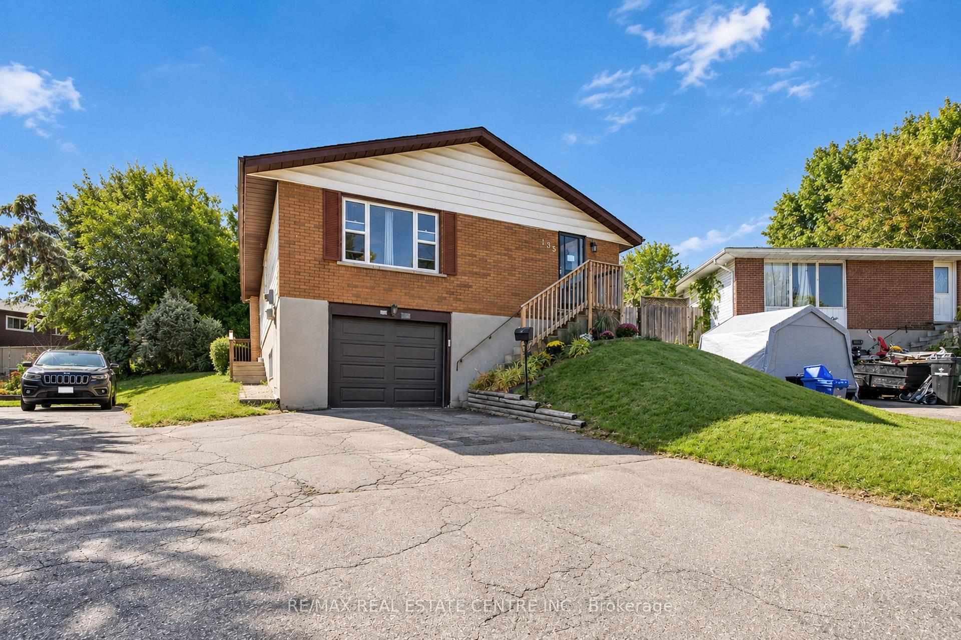 Photo 3 of 135 Cedarhill Crescent, Kitchener, Country Hills — HOMEH