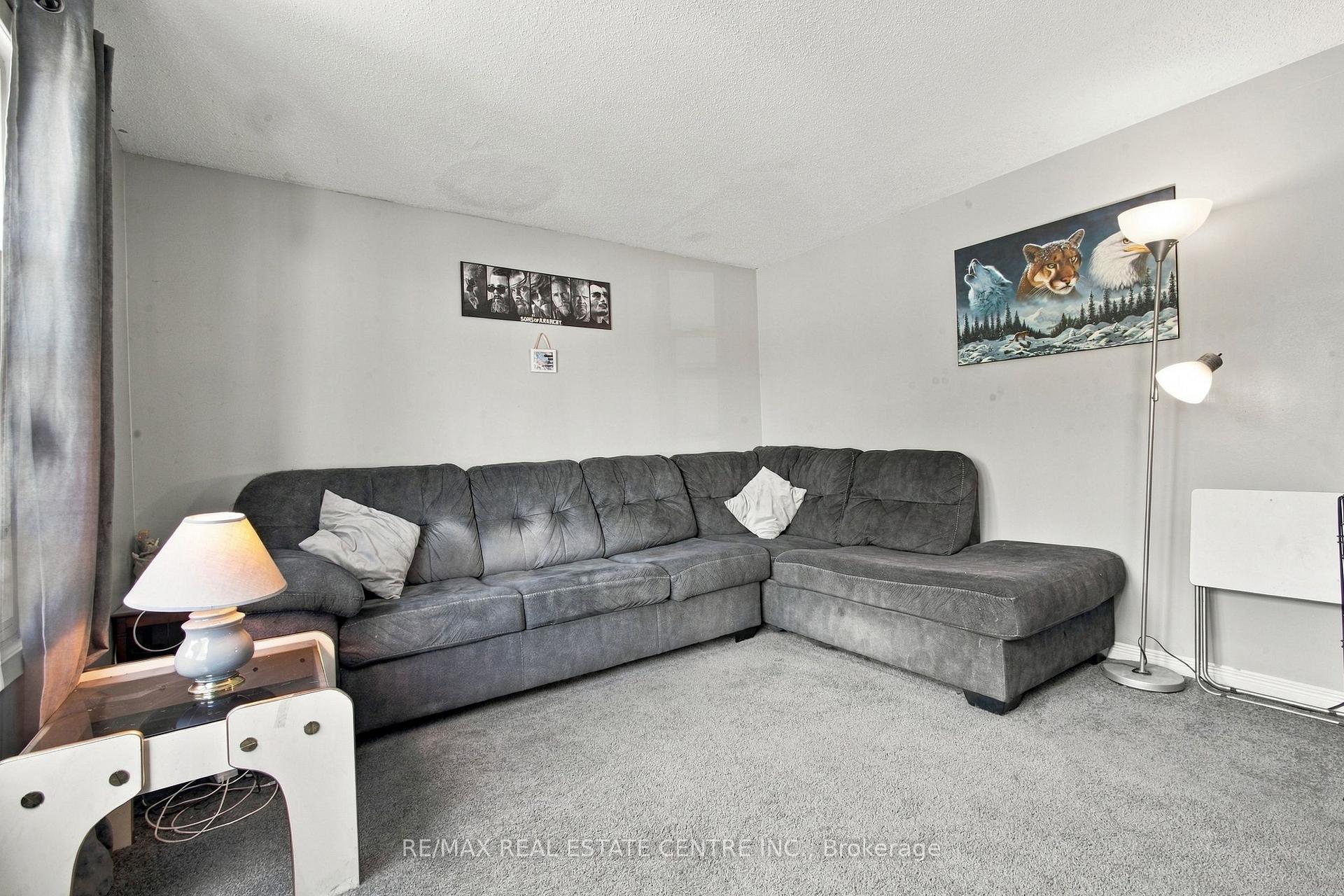 Photo 7 of 135 Cedarhill Crescent, Kitchener, Country Hills — HOMEH