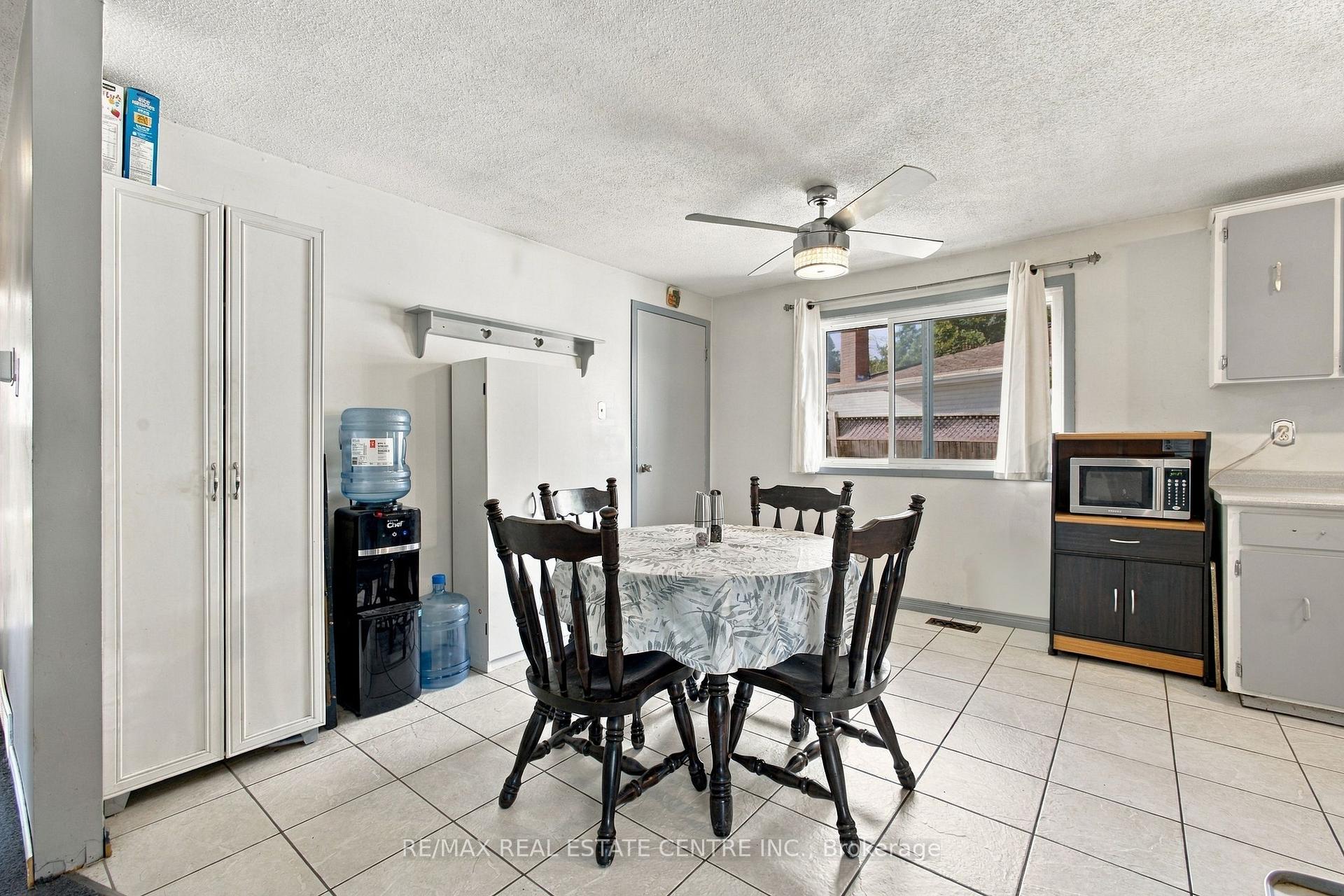 Photo 15 of 135 Cedarhill Crescent, Kitchener, Country Hills — HOMEH
