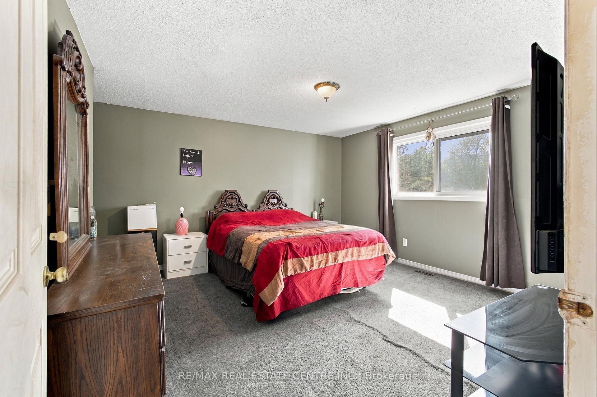 Photo 18 of 135 Cedarhill Crescent, Kitchener, Country Hills — HOMEH