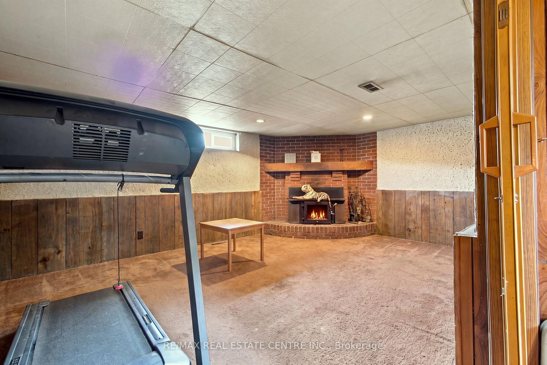 Photo 24 of 135 Cedarhill Crescent, Kitchener, Country Hills — HOMEH