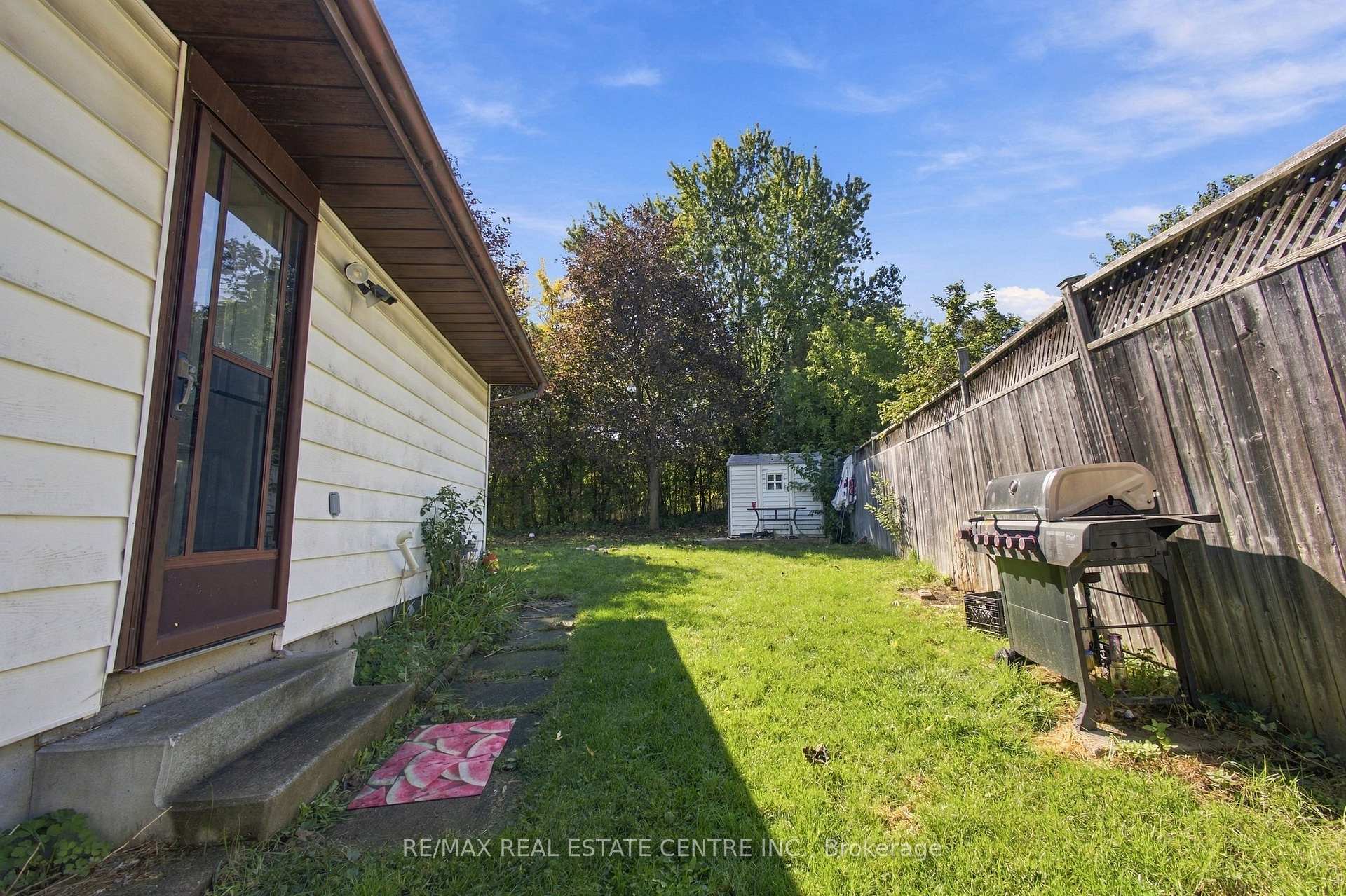 Photo 25 of 135 Cedarhill Crescent, Kitchener, Country Hills — HOMEH