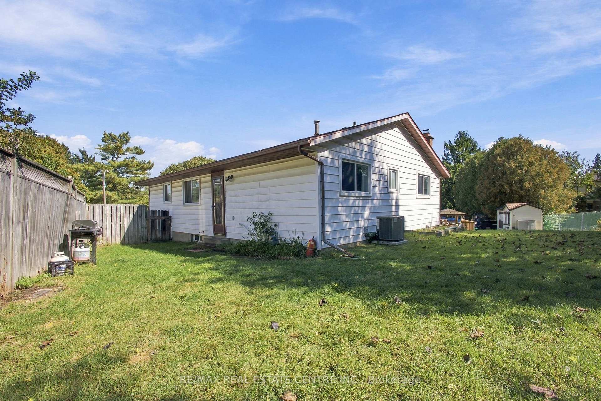 Photo 26 of 135 Cedarhill Crescent, Kitchener, Country Hills — HOMEH