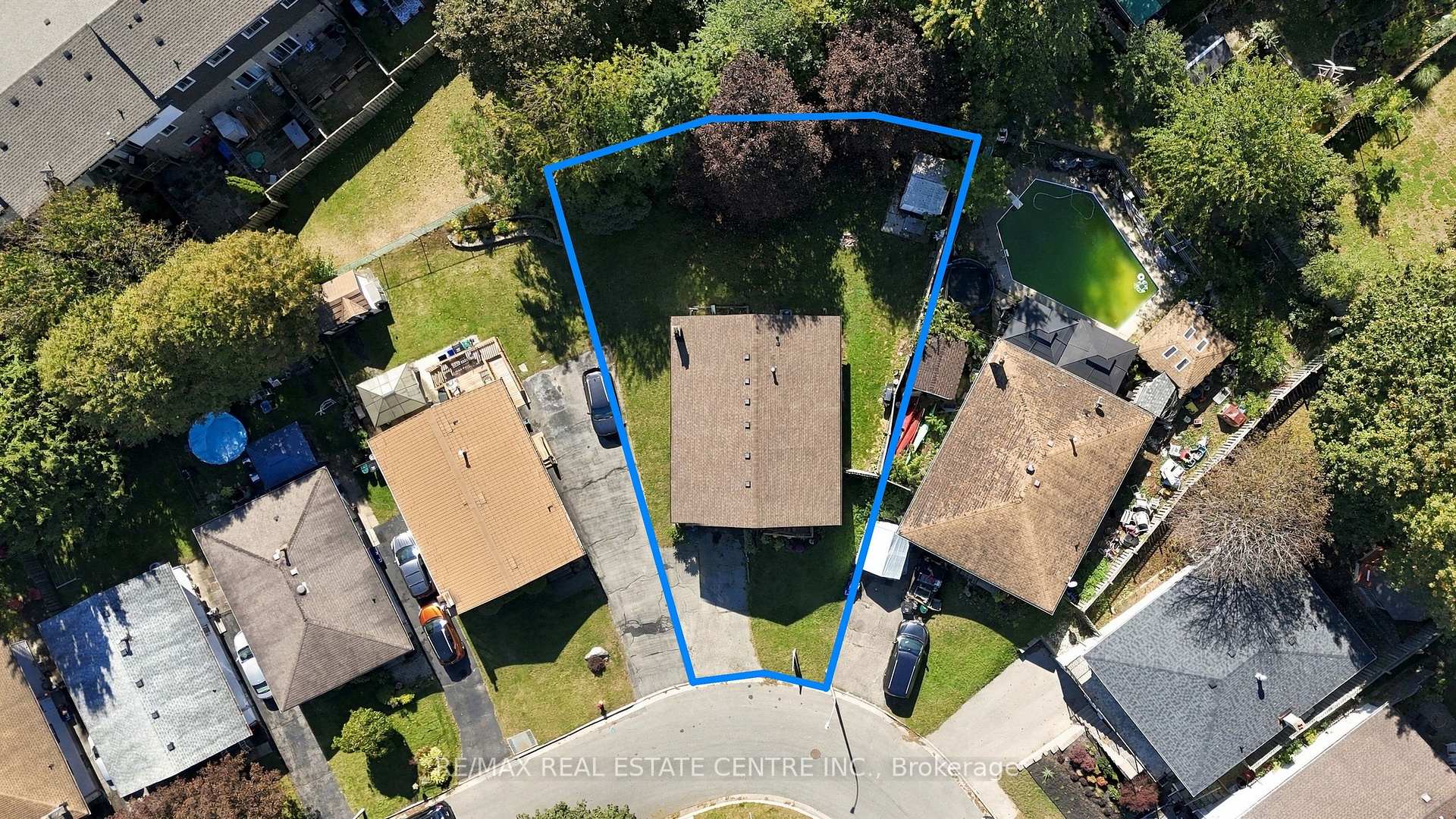 Photo 30 of 135 Cedarhill Crescent, Kitchener, Country Hills — HOMEH