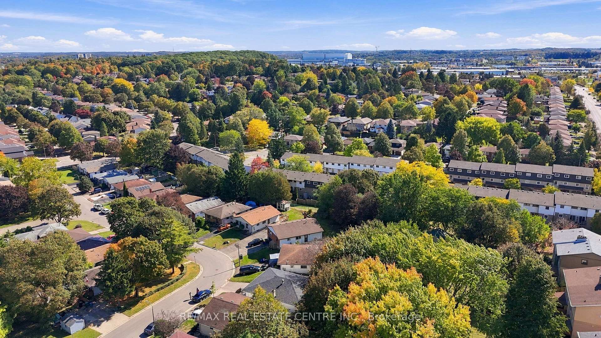 Photo 34 of 135 Cedarhill Crescent, Kitchener, Country Hills — HOMEH