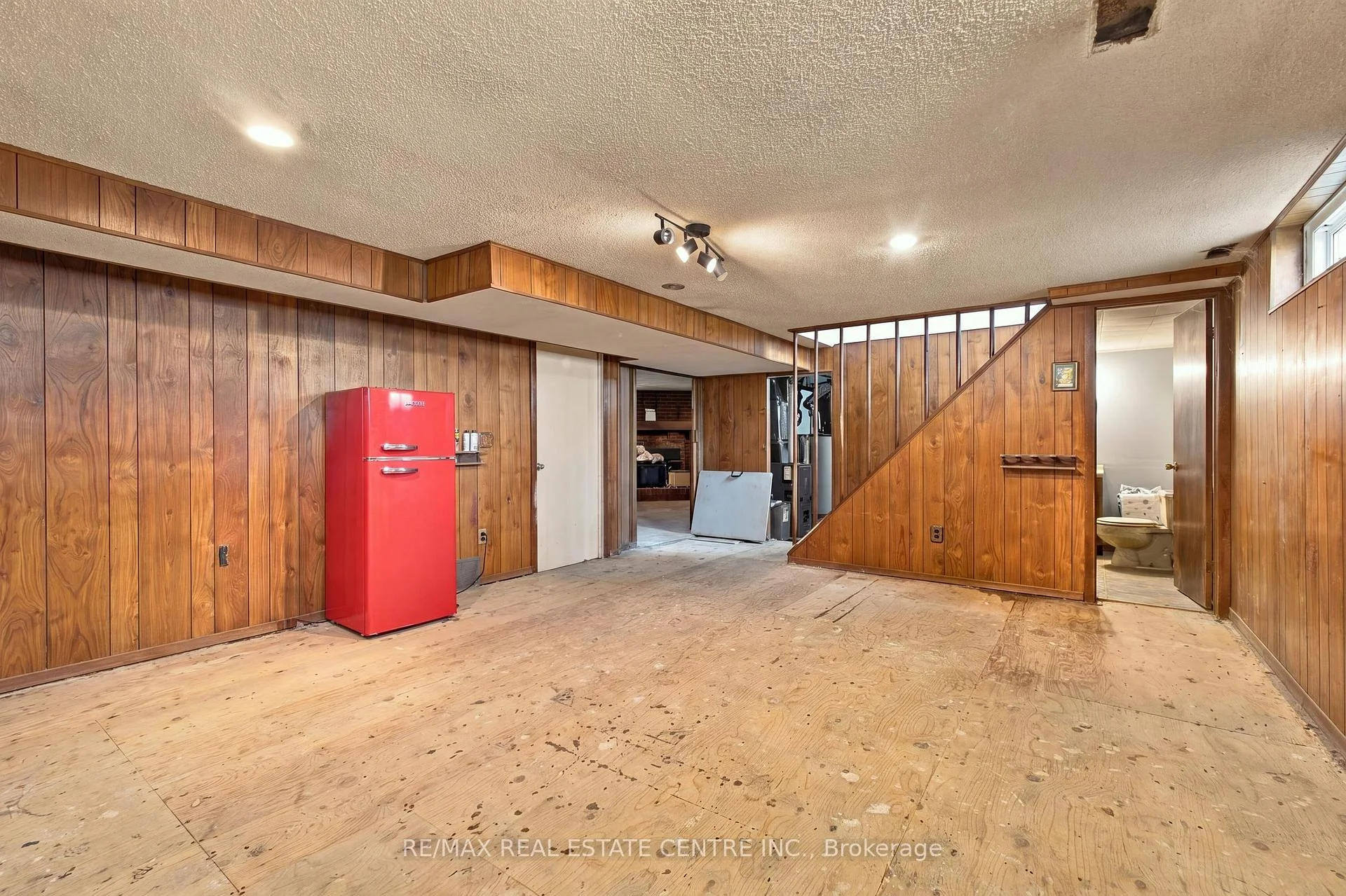 Photo 27 of 135 Cedarhill Crescent, Kitchener, Country Hills — HOMEH
