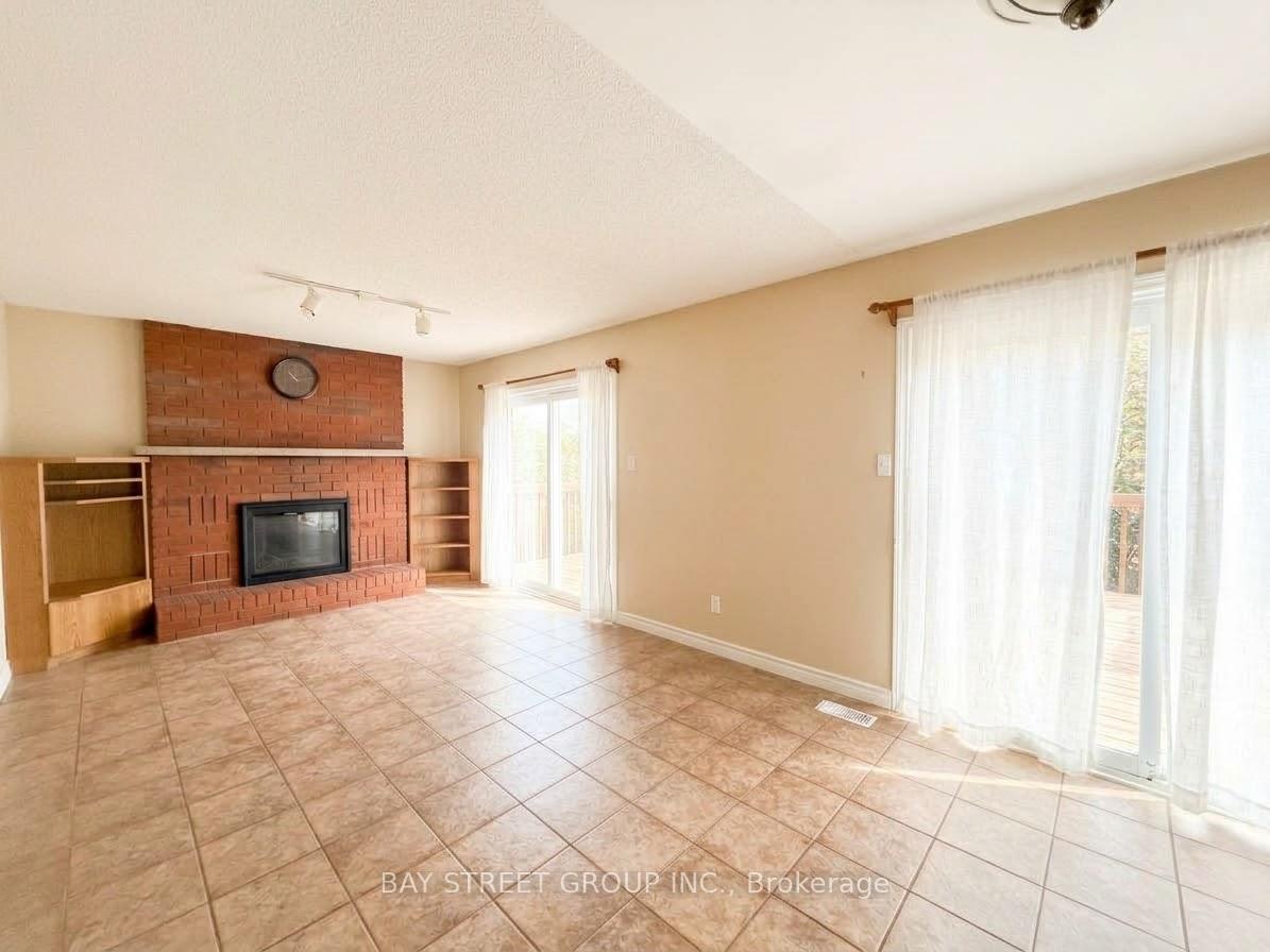 Photo 6 of 76 Mayfair Drive, Barrie, Ardagh — HOMEH