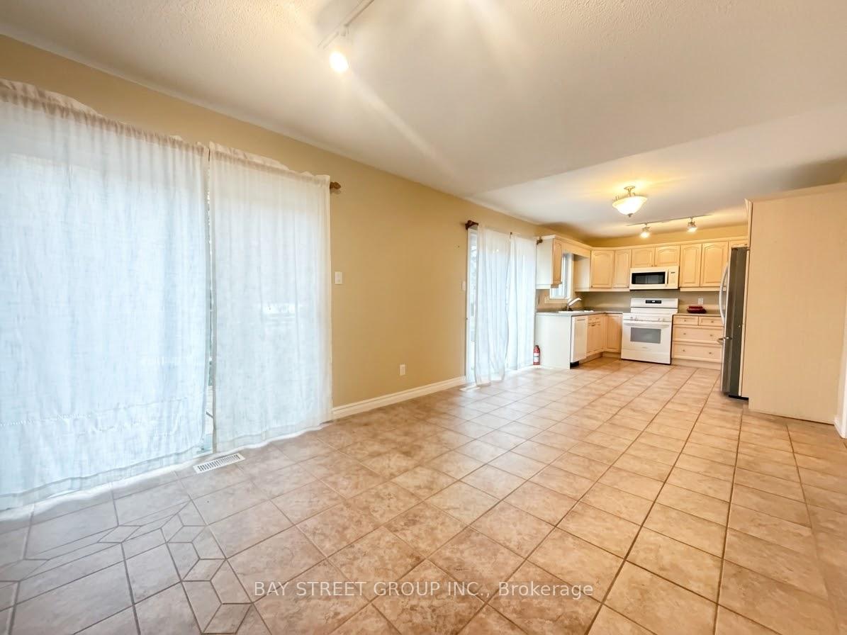 Photo 12 of 76 Mayfair Drive, Barrie, Ardagh — HOMEH