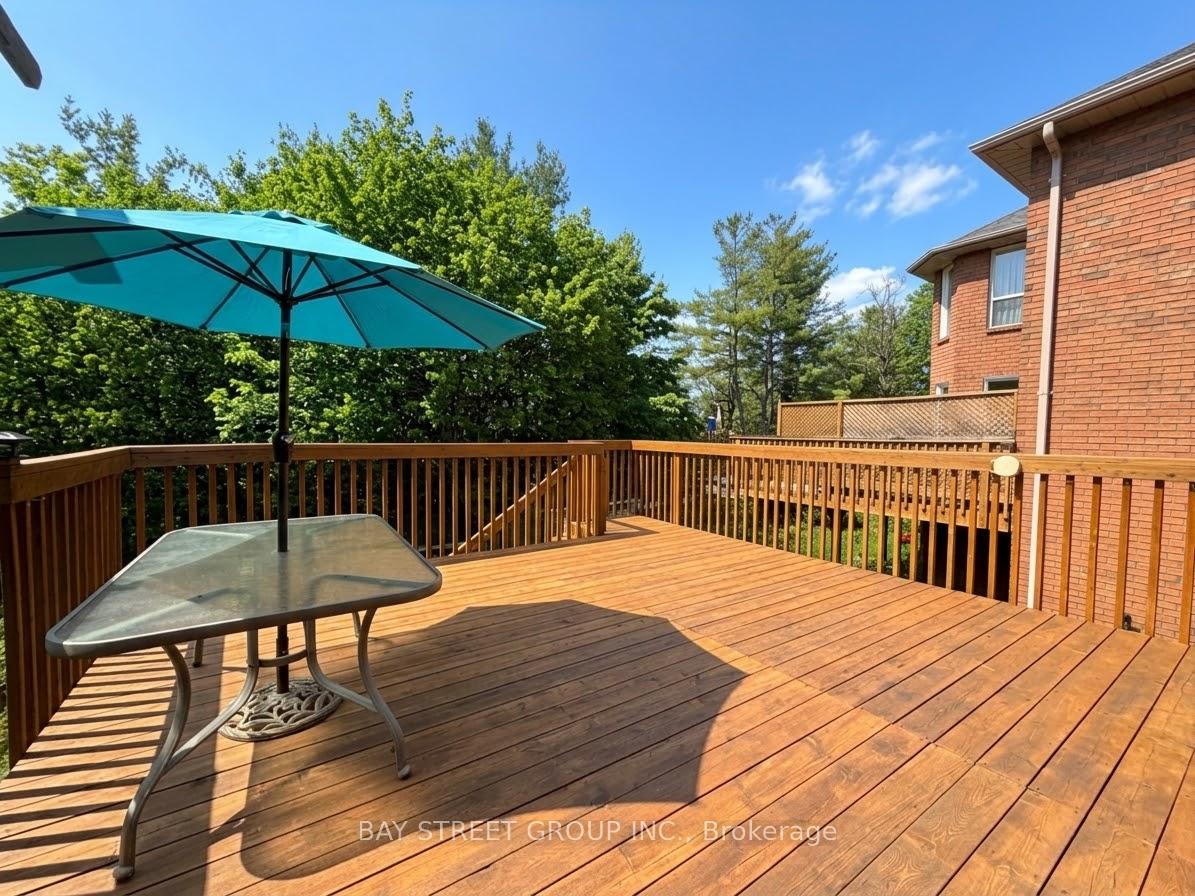 Photo 13 of 76 Mayfair Drive, Barrie, Ardagh — HOMEH