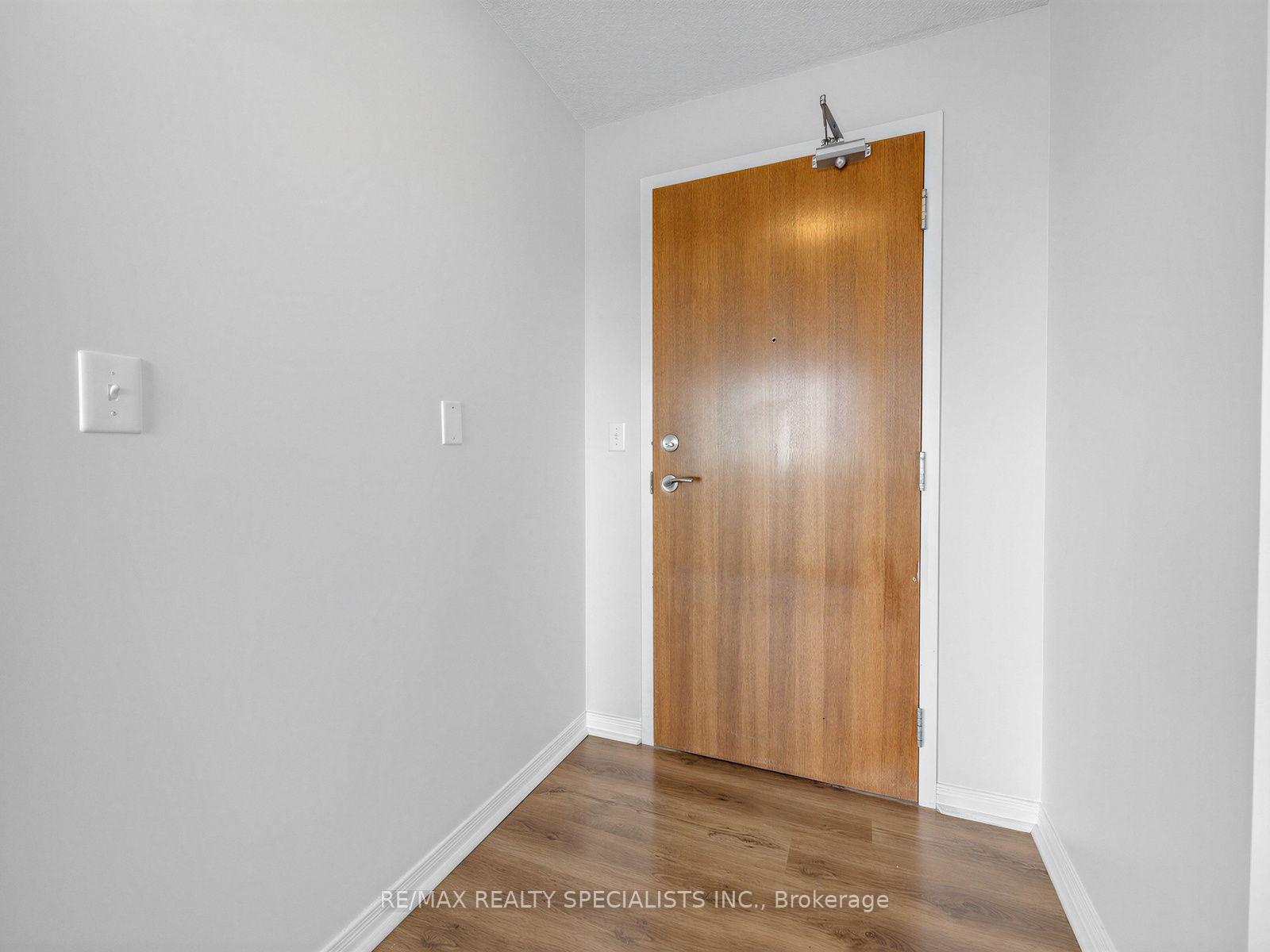 Photo 4 of Unit 1501, 215 Queen Street E, Brampton, Queen Street Corridor — HOMEH