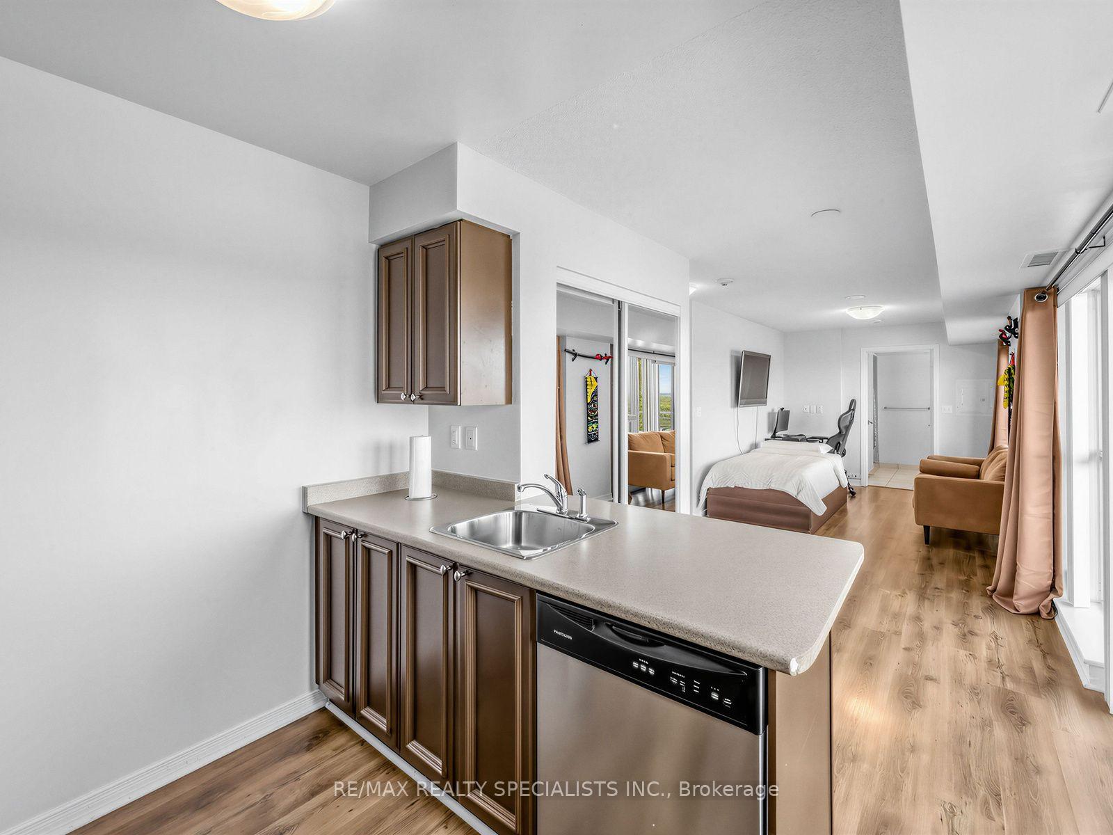 Photo 9 of Unit 1501, 215 Queen Street E, Brampton, Queen Street Corridor — HOMEH