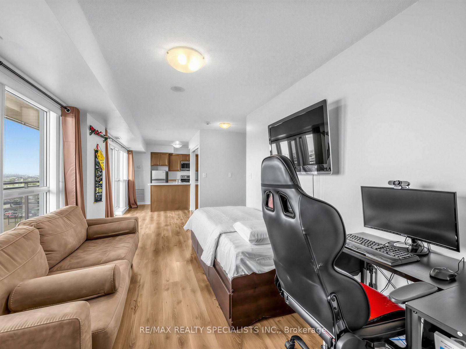 Photo 19 of Unit 1501, 215 Queen Street E, Brampton, Queen Street Corridor — HOMEH