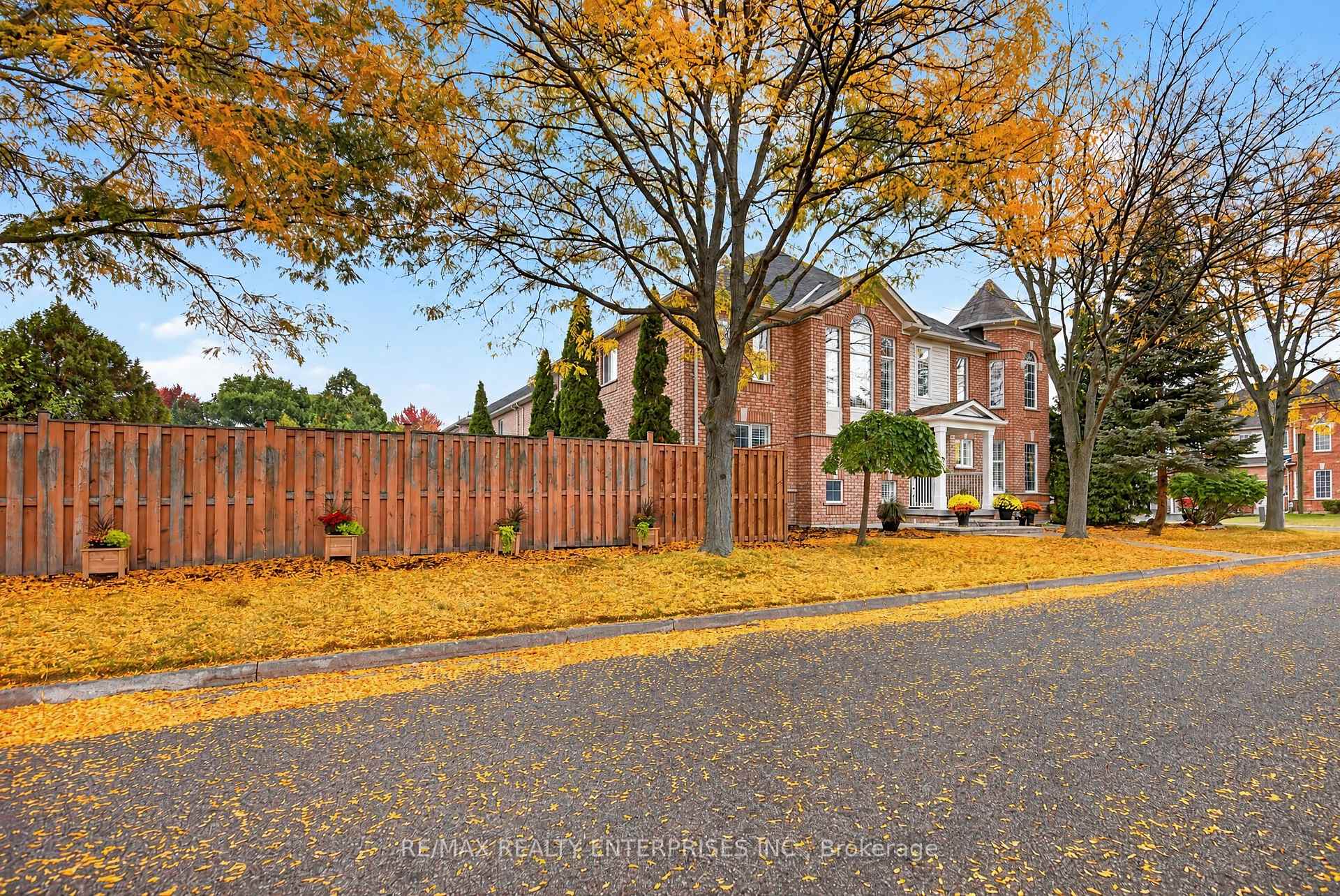 Photo 2 of 5555 Linwell Place, Mississauga, Churchill Meadows — HOMEH