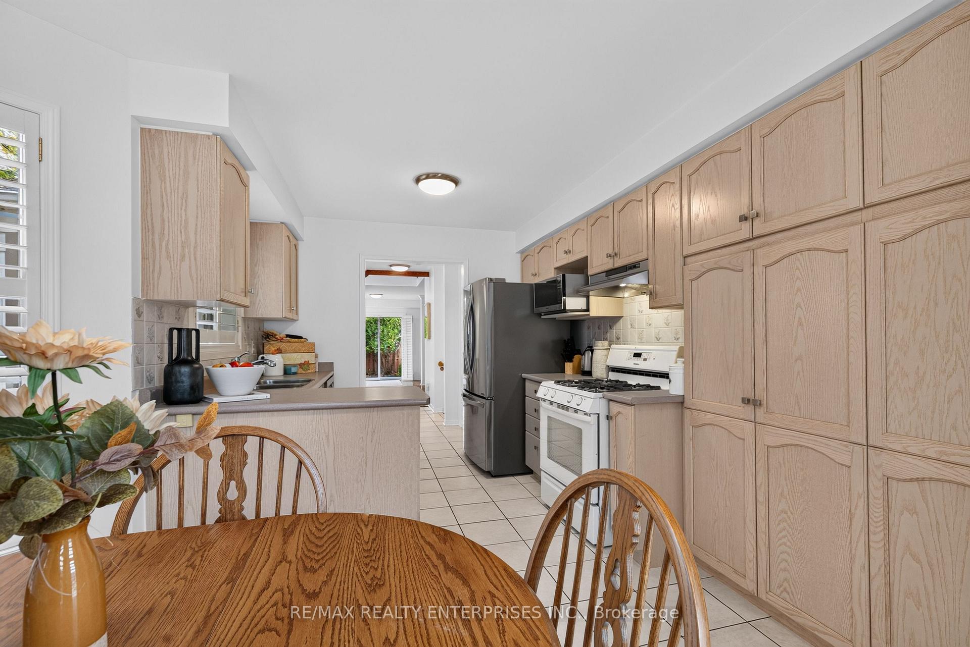 Photo 8 of 5555 Linwell Place, Mississauga, Churchill Meadows — HOMEH