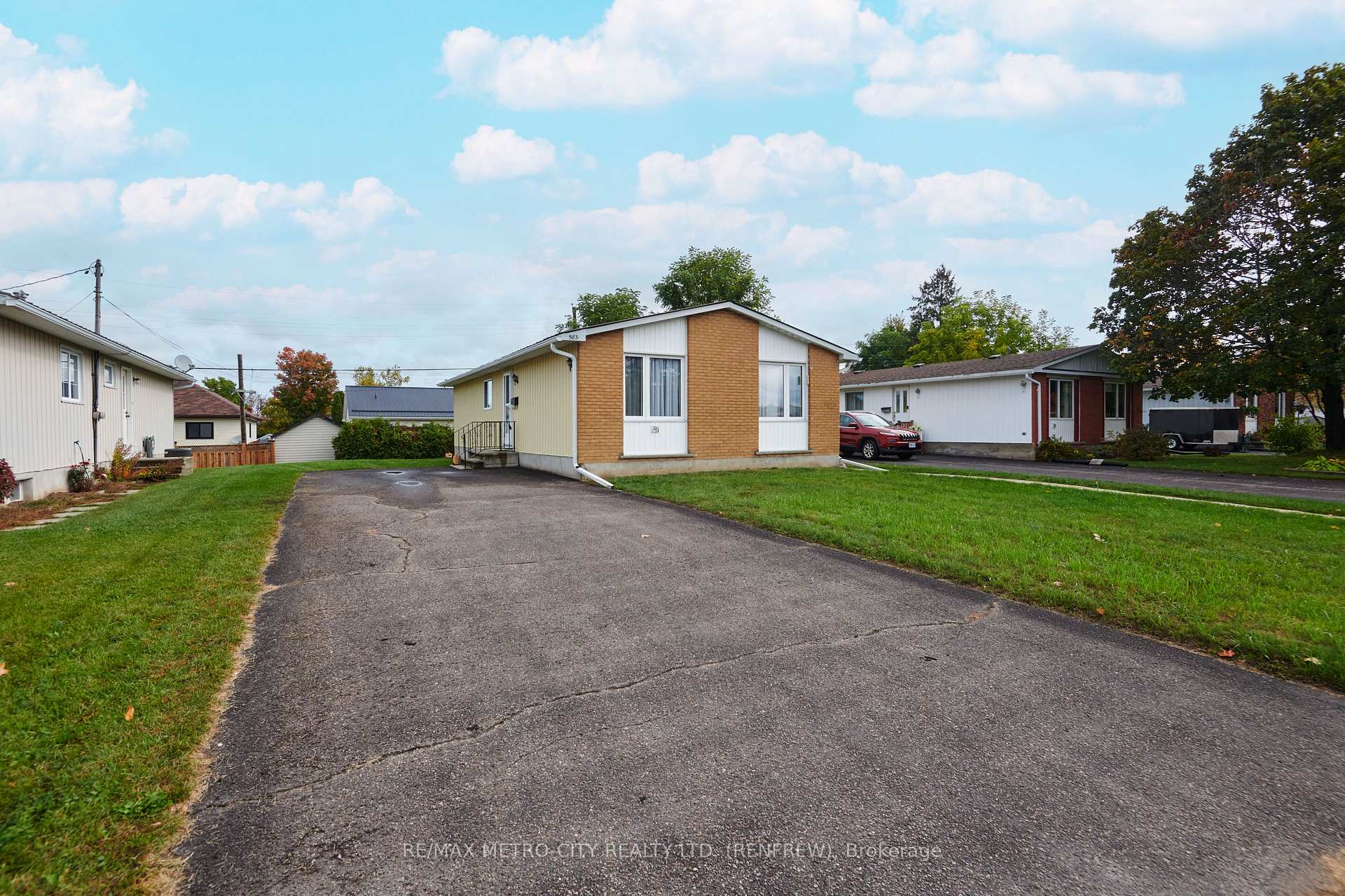 Photo 1 of 583 King Street, Renfrew, Renfrew — HOMEH