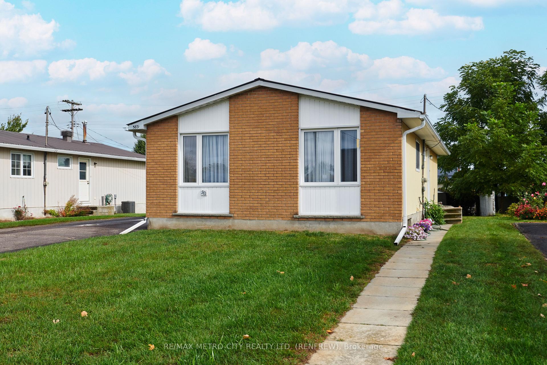 Photo 2 of 583 King Street, Renfrew, Renfrew — HOMEH