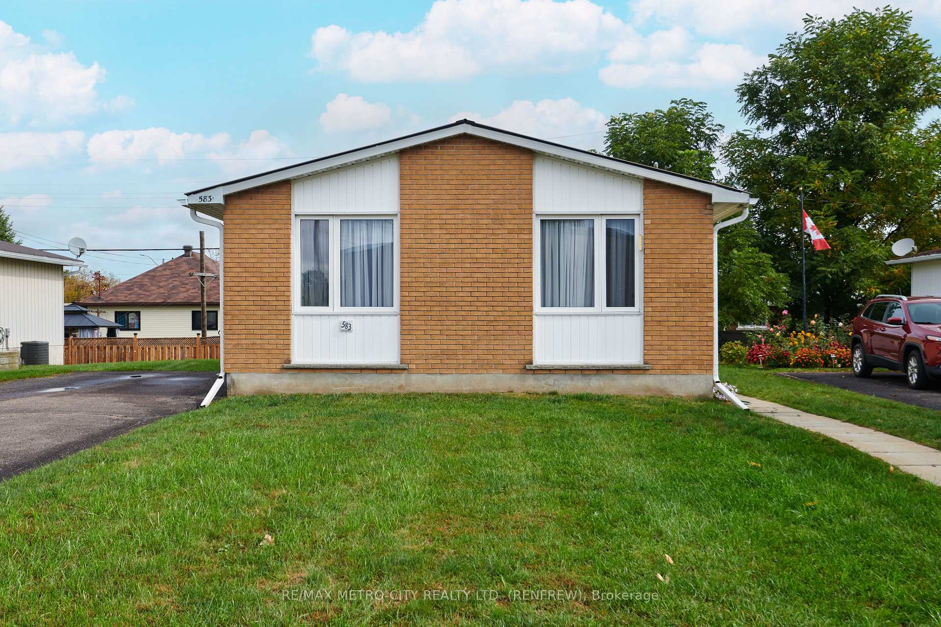 Photo 3 of 583 King Street, Renfrew, Renfrew — HOMEH