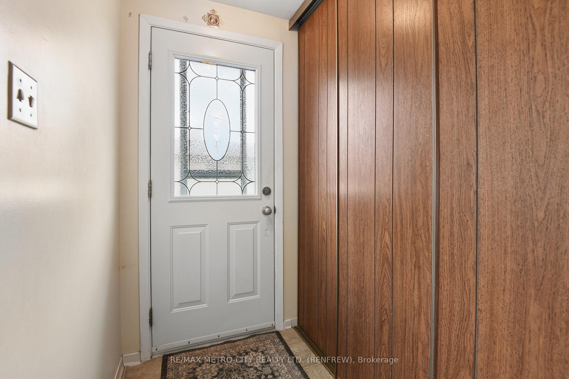 Photo 5 of 583 King Street, Renfrew, Renfrew — HOMEH