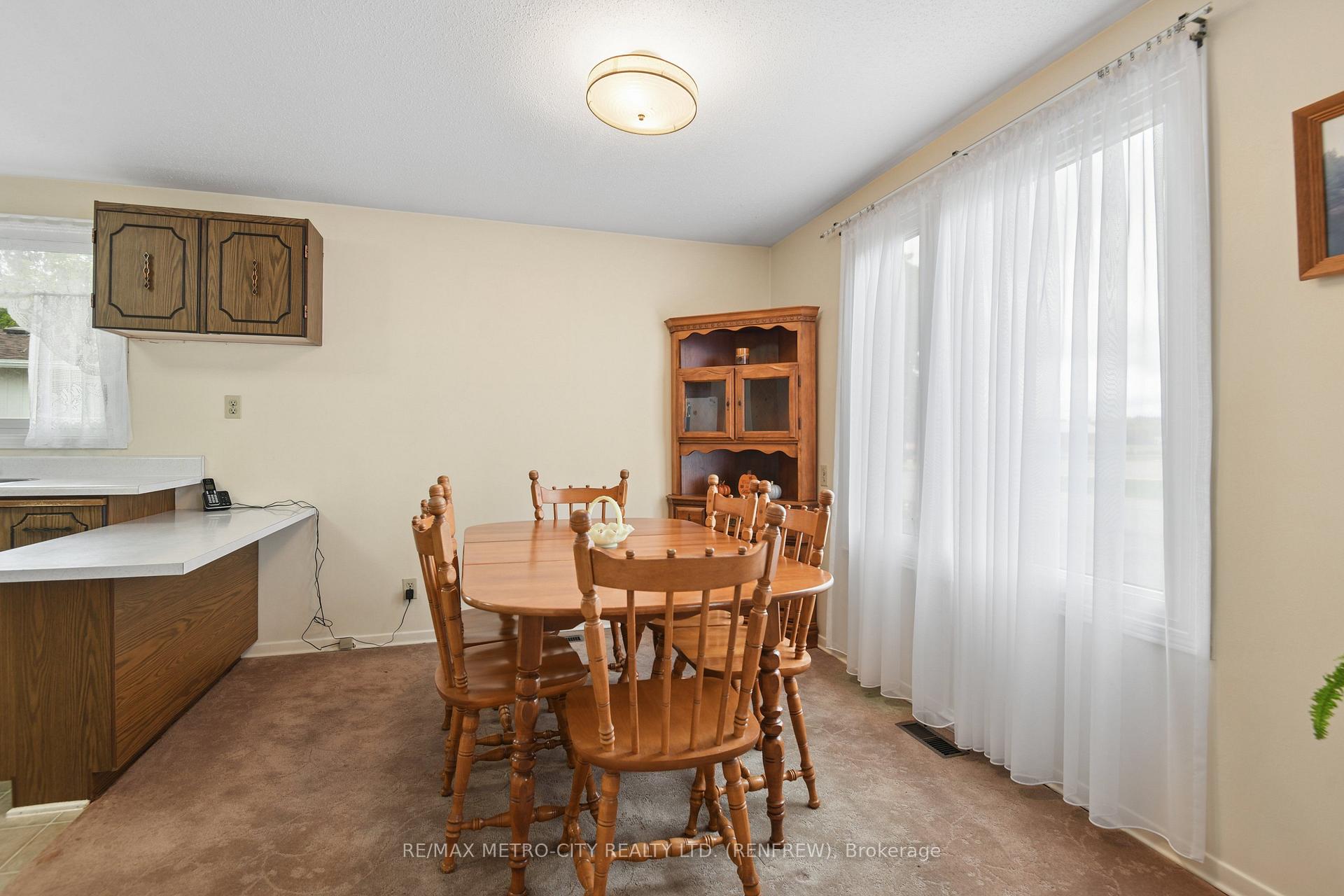 Photo 12 of 583 King Street, Renfrew, Renfrew — HOMEH
