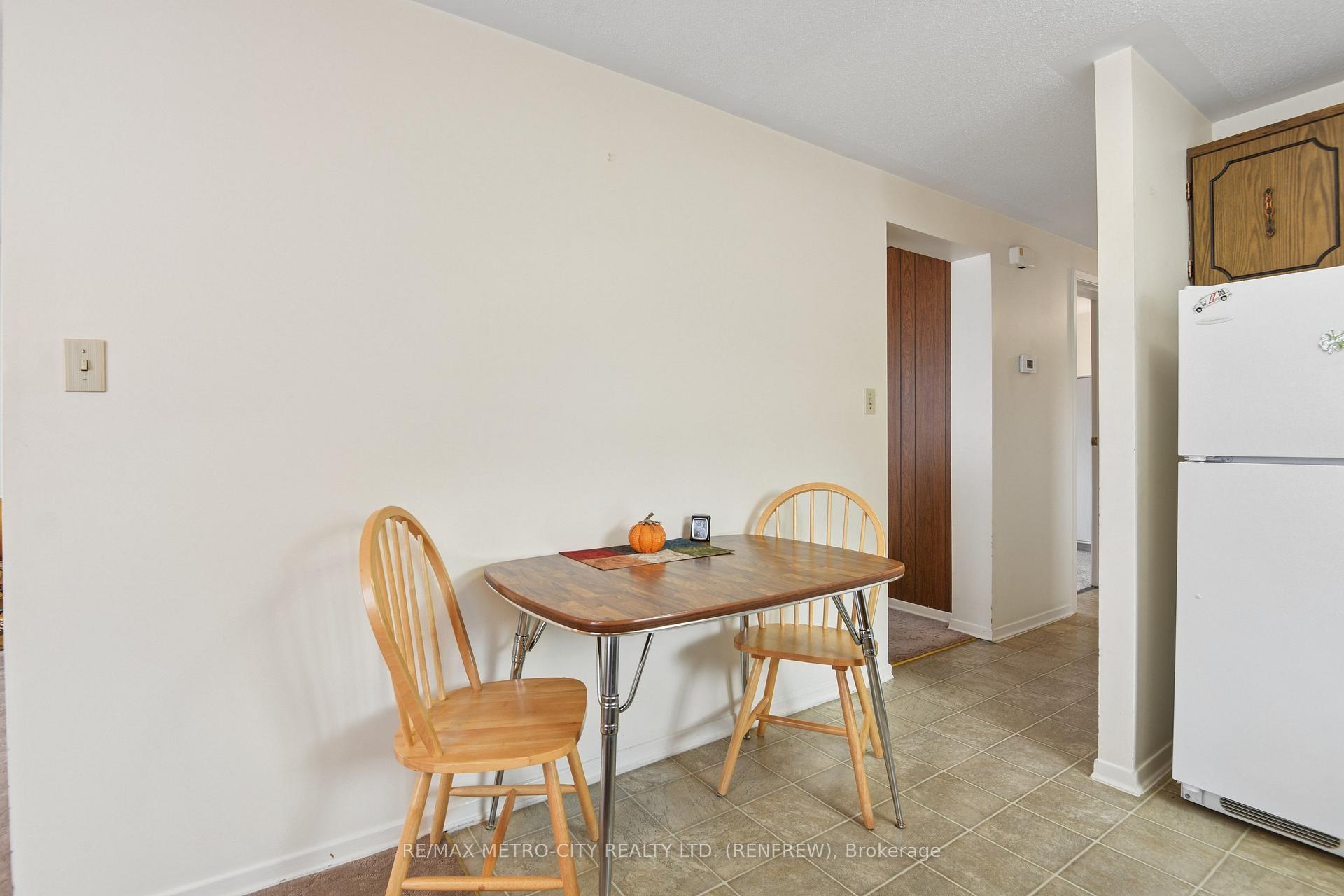 Photo 15 of 583 King Street, Renfrew, Renfrew — HOMEH