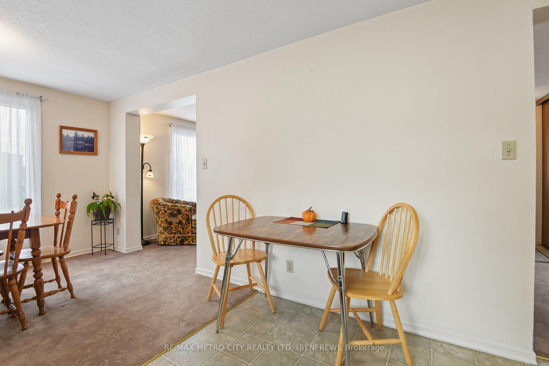 Photo 16 of 583 King Street, Renfrew, Renfrew — HOMEH