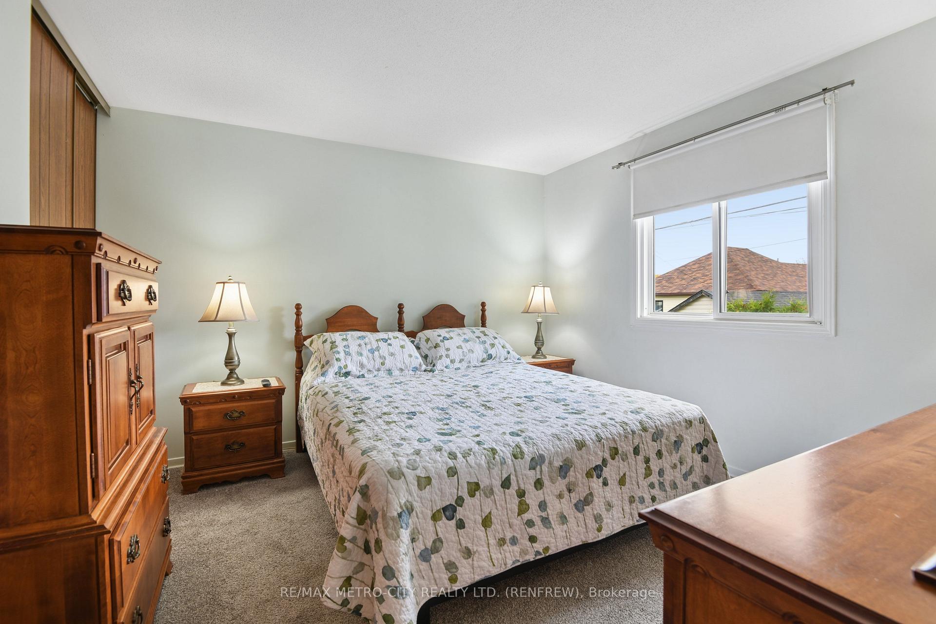 Photo 17 of 583 King Street, Renfrew, Renfrew — HOMEH