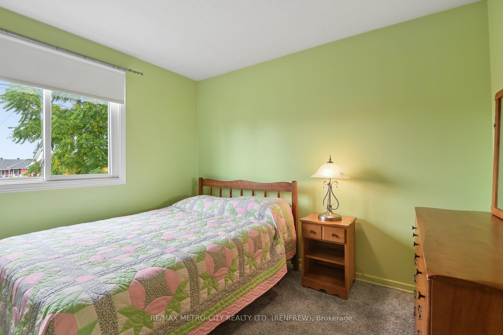 Photo 19 of 583 King Street, Renfrew, Renfrew — HOMEH