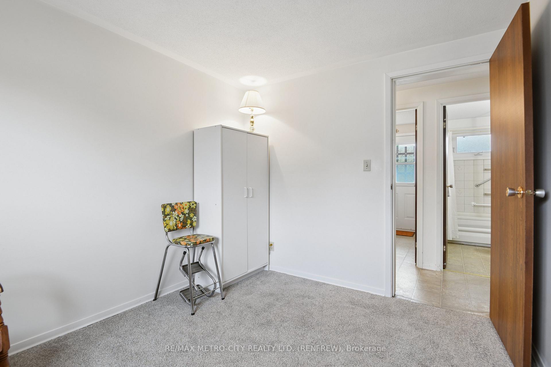 Photo 23 of 583 King Street, Renfrew, Renfrew — HOMEH