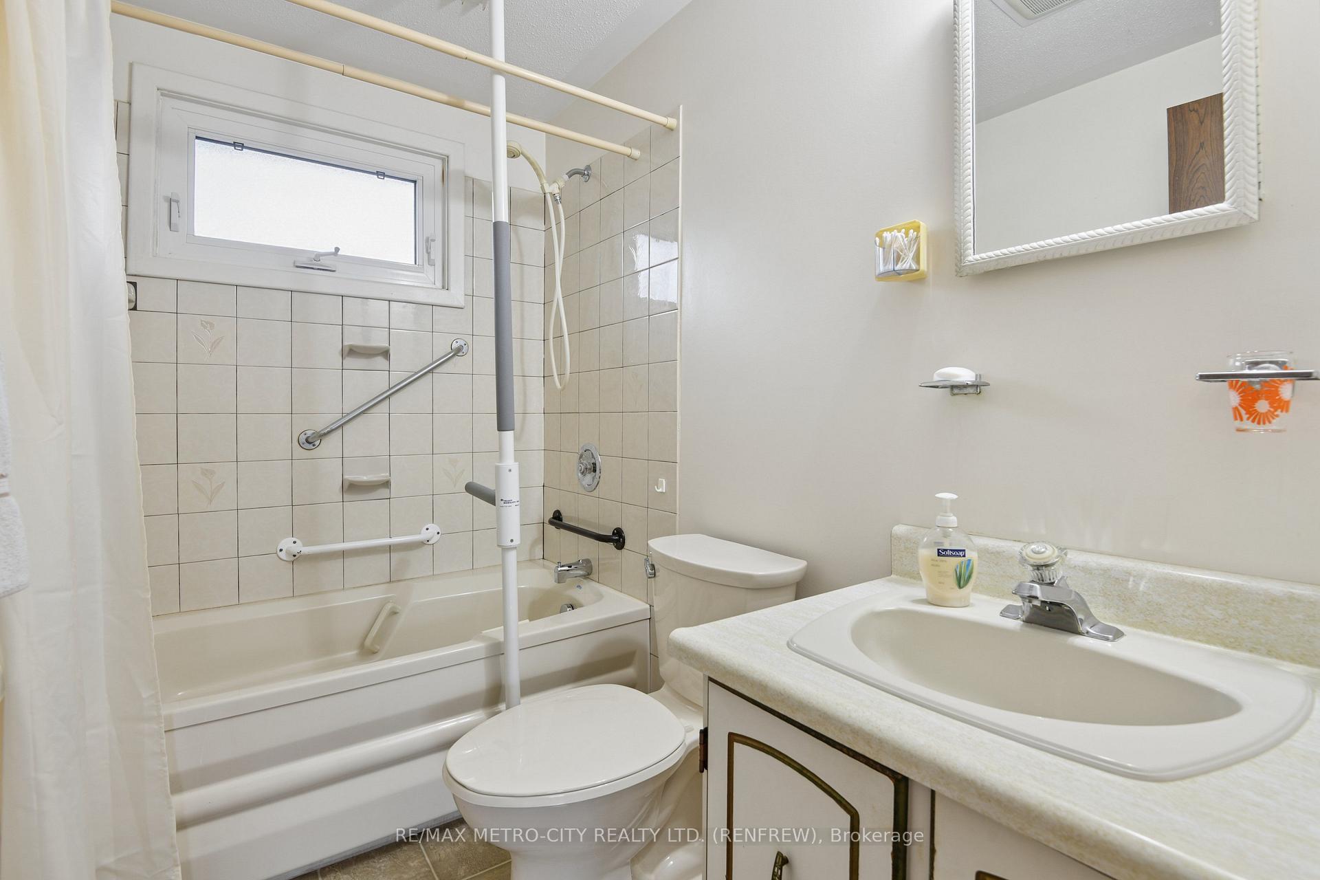 Photo 24 of 583 King Street, Renfrew, Renfrew — HOMEH