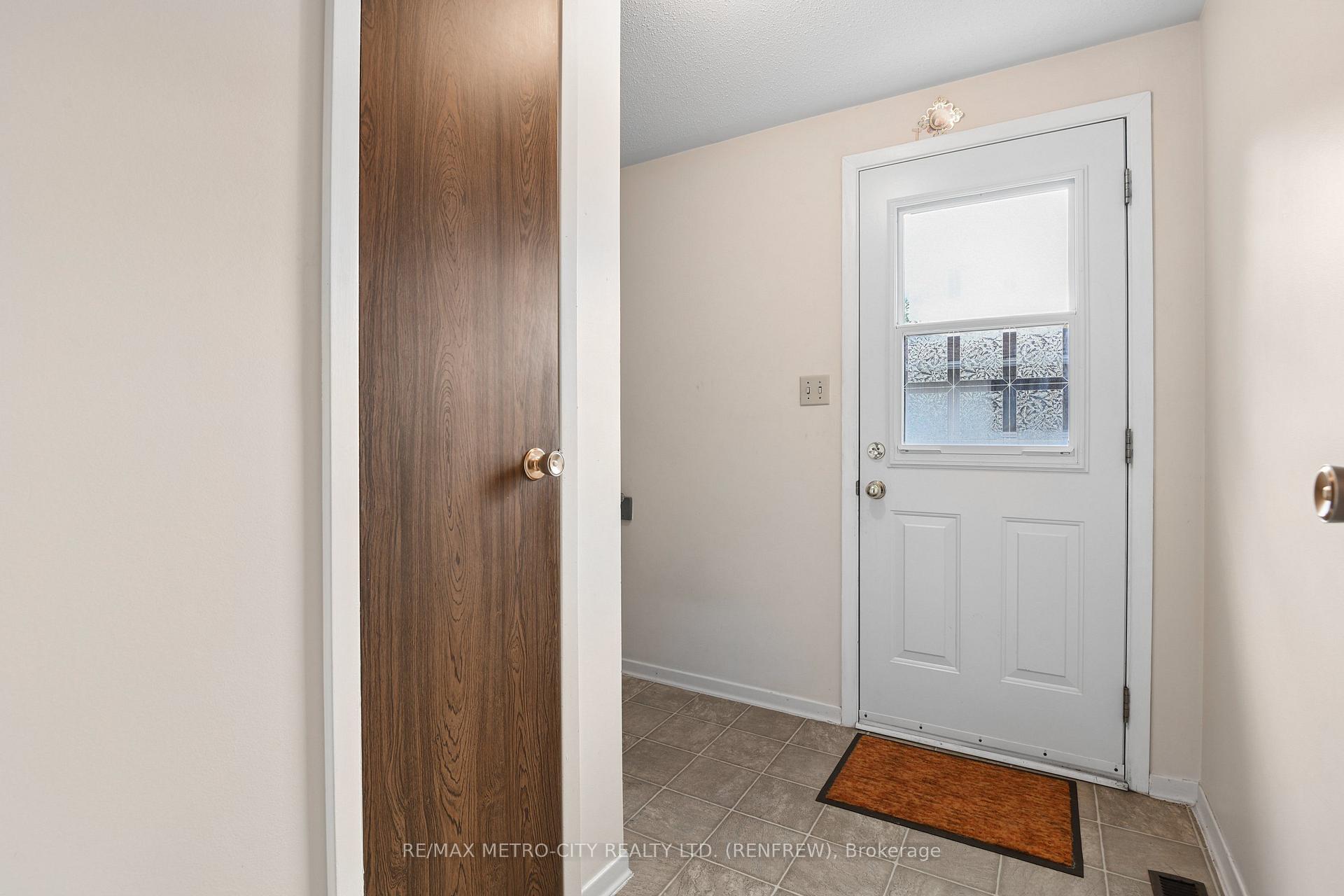 Photo 25 of 583 King Street, Renfrew, Renfrew — HOMEH