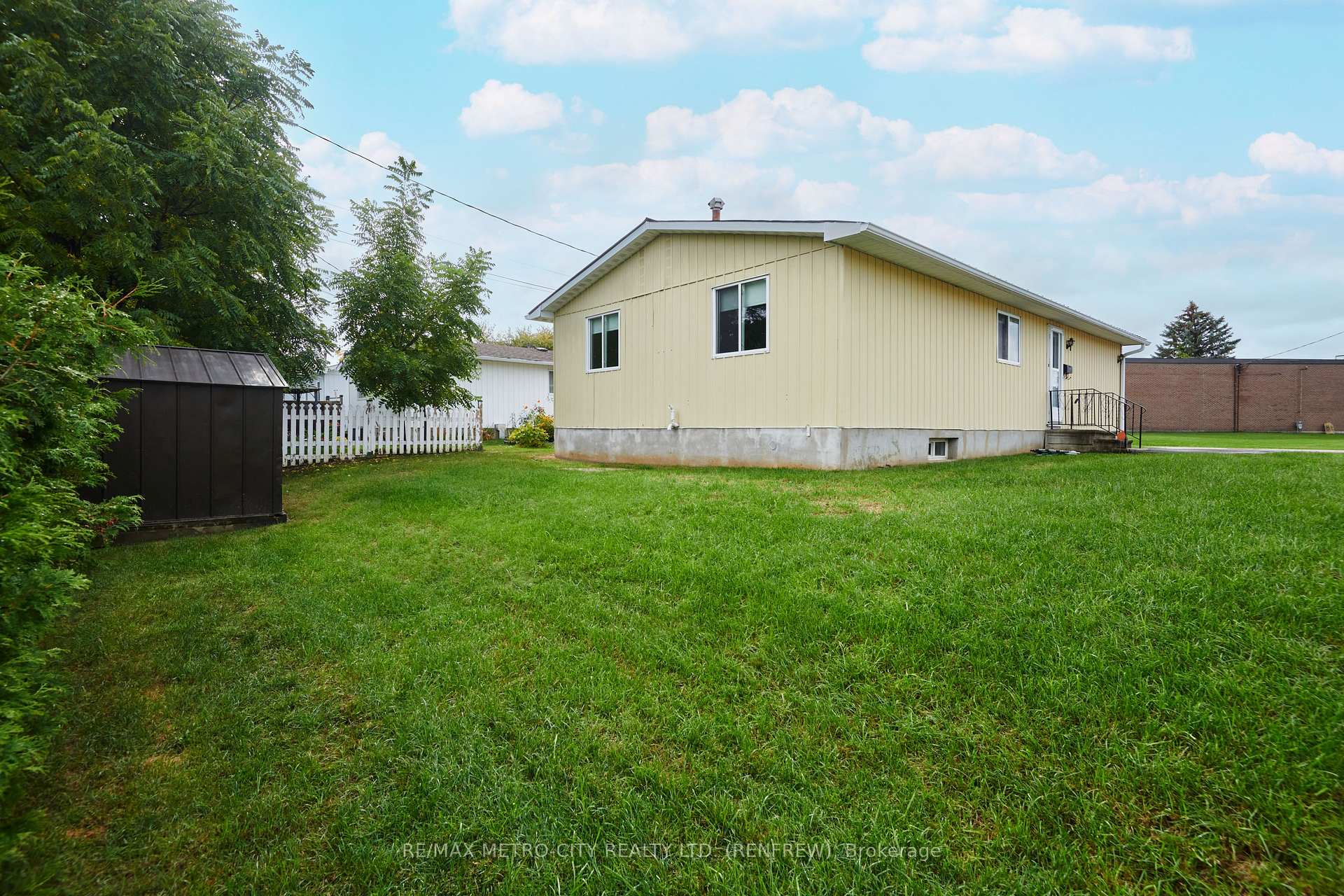 Photo 33 of 583 King Street, Renfrew, Renfrew — HOMEH