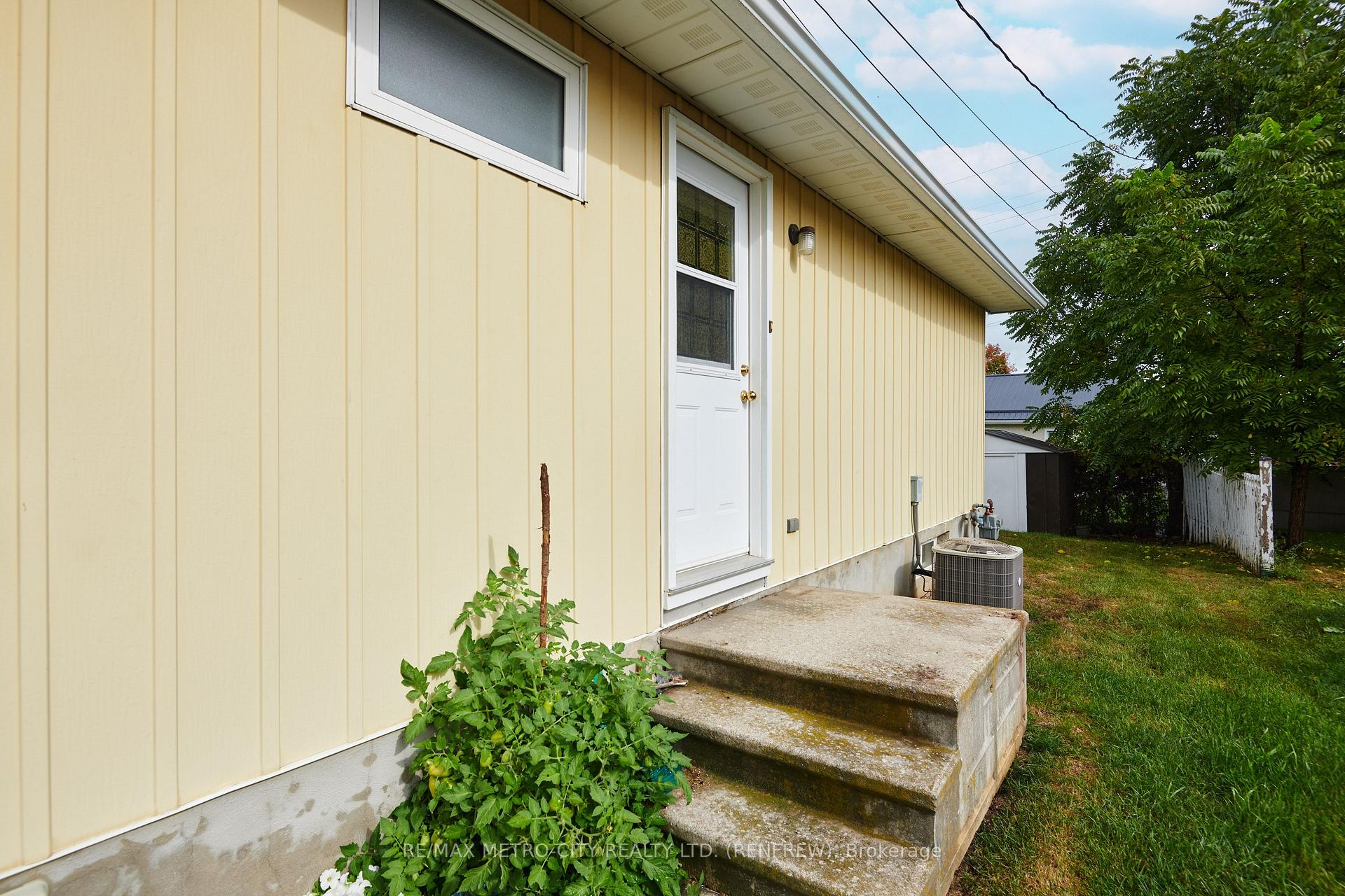 Photo 35 of 583 King Street, Renfrew, Renfrew — HOMEH