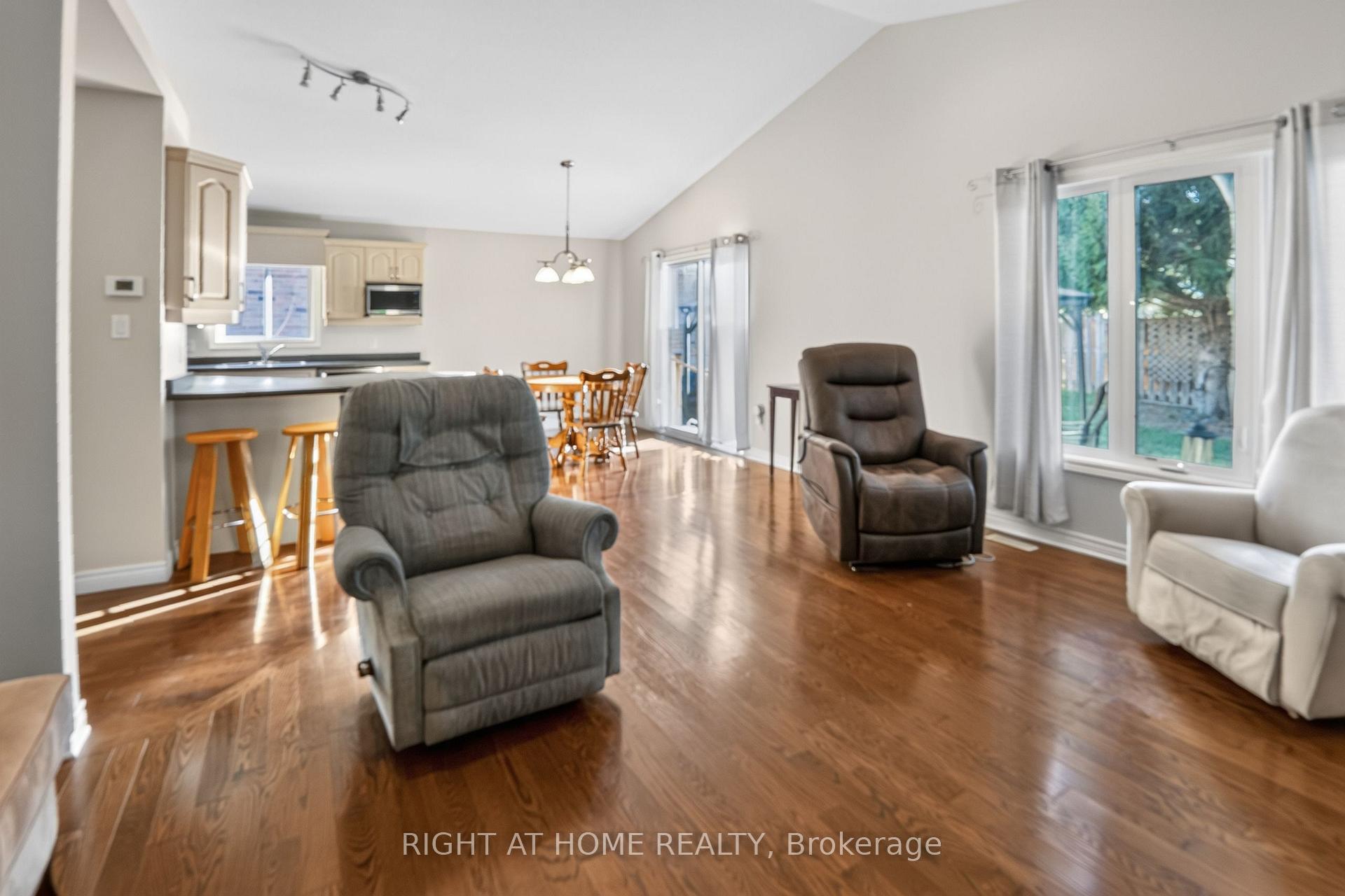 Photo 7 of 14 Oriole Lane, St. Thomas — HOMEH