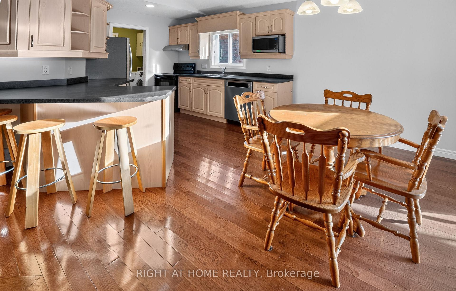 Photo 8 of 14 Oriole Lane, St. Thomas — HOMEH