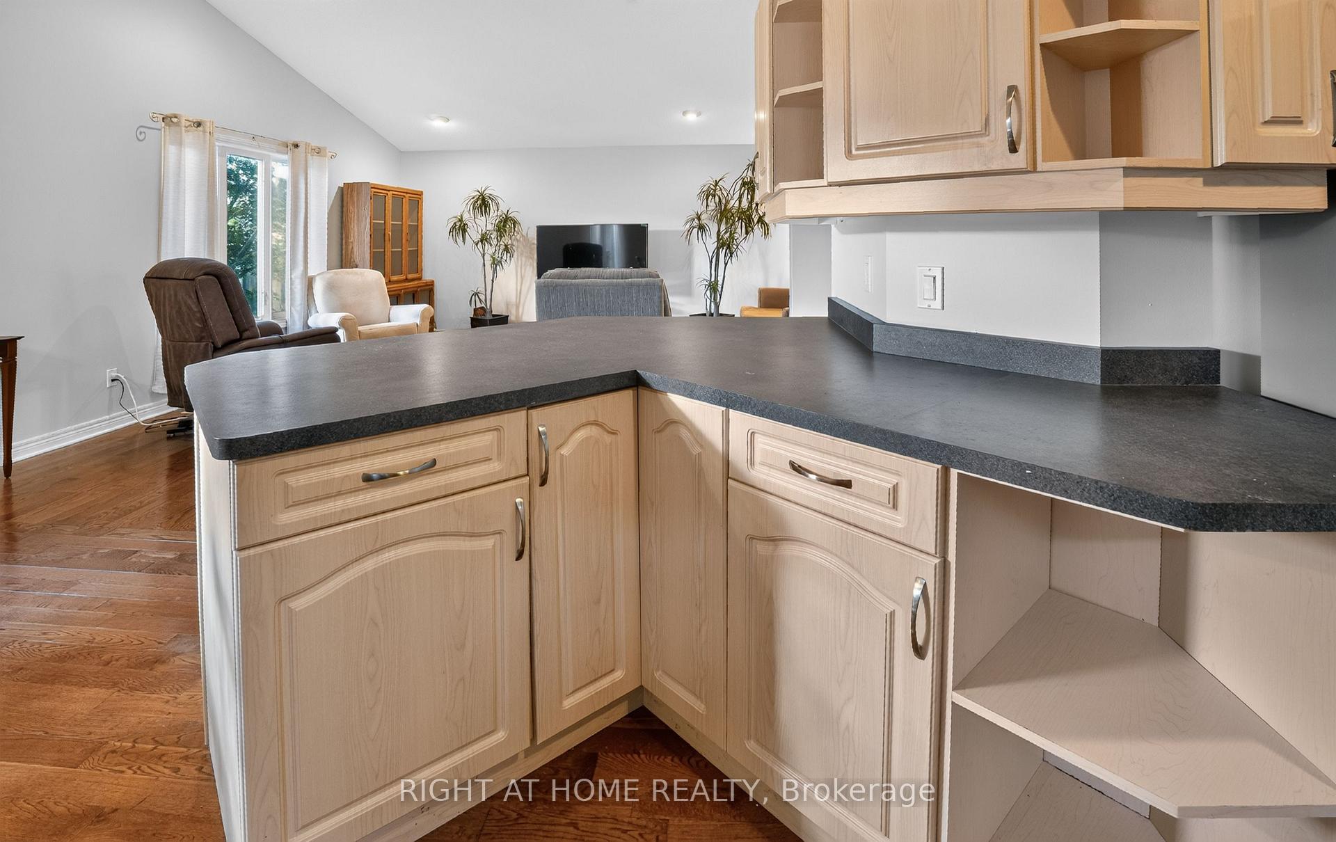 Photo 10 of 14 Oriole Lane, St. Thomas — HOMEH