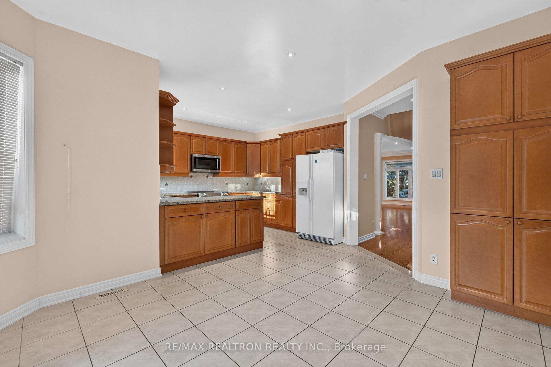 Photo 9 of 12 Loudon Crescent, Vaughan, Beverley Glen — HOMEH