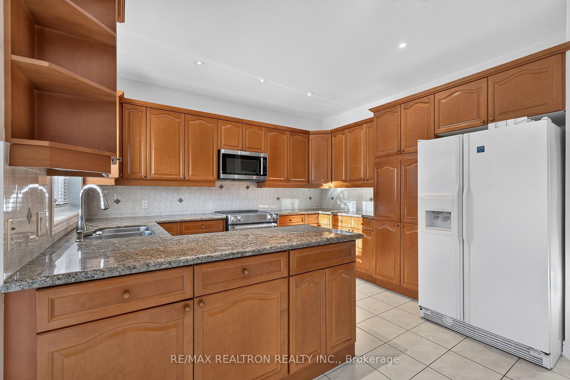Photo 12 of 12 Loudon Crescent, Vaughan, Beverley Glen — HOMEH