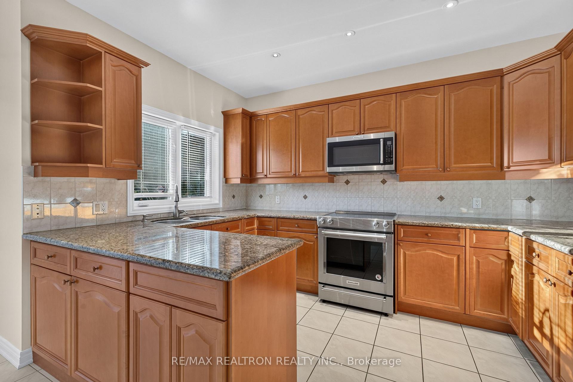 Photo 13 of 12 Loudon Crescent, Vaughan, Beverley Glen — HOMEH
