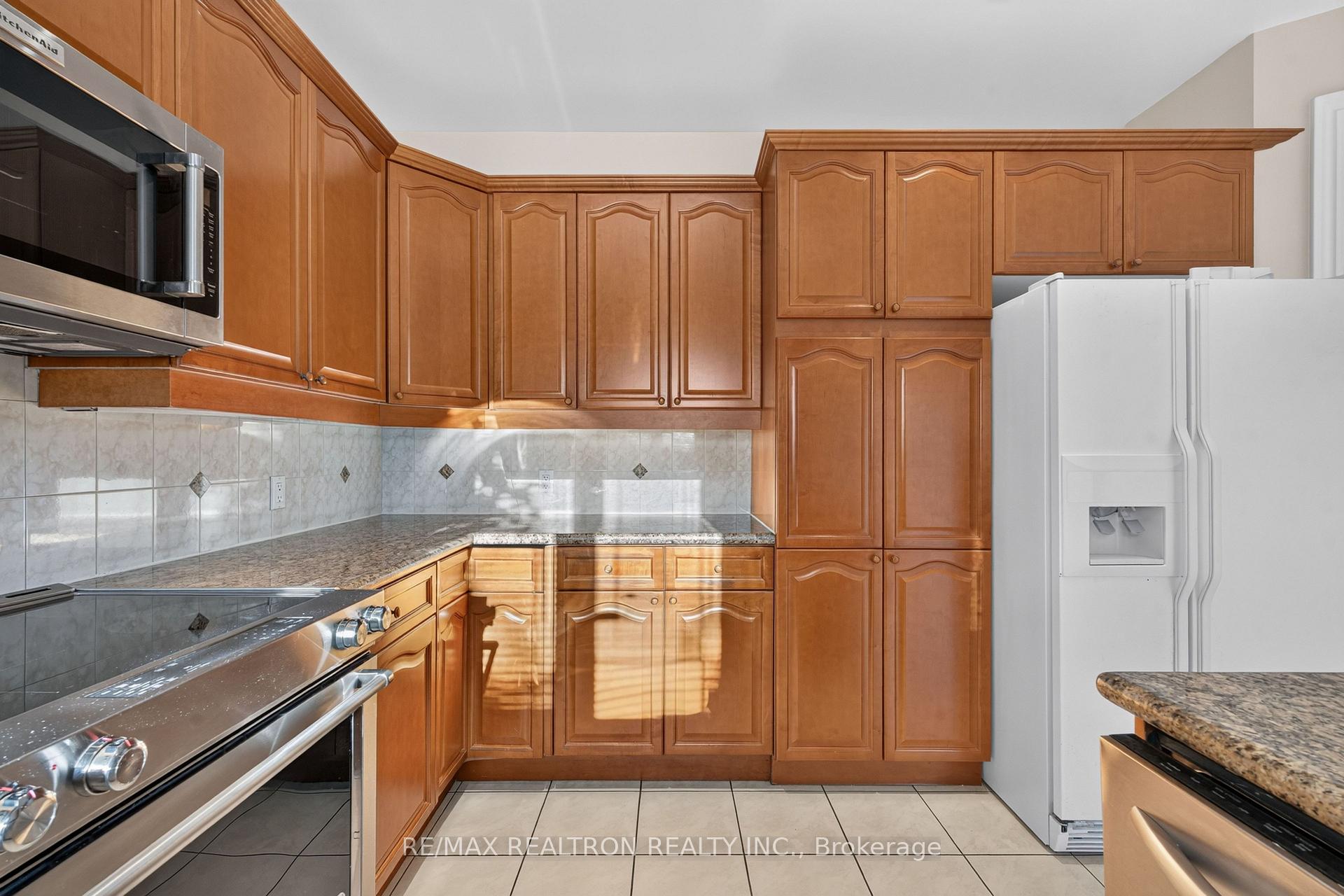 Photo 14 of 12 Loudon Crescent, Vaughan, Beverley Glen — HOMEH