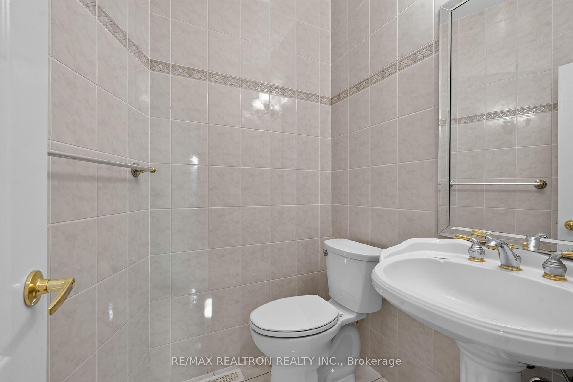 Photo 17 of 12 Loudon Crescent, Vaughan, Beverley Glen — HOMEH