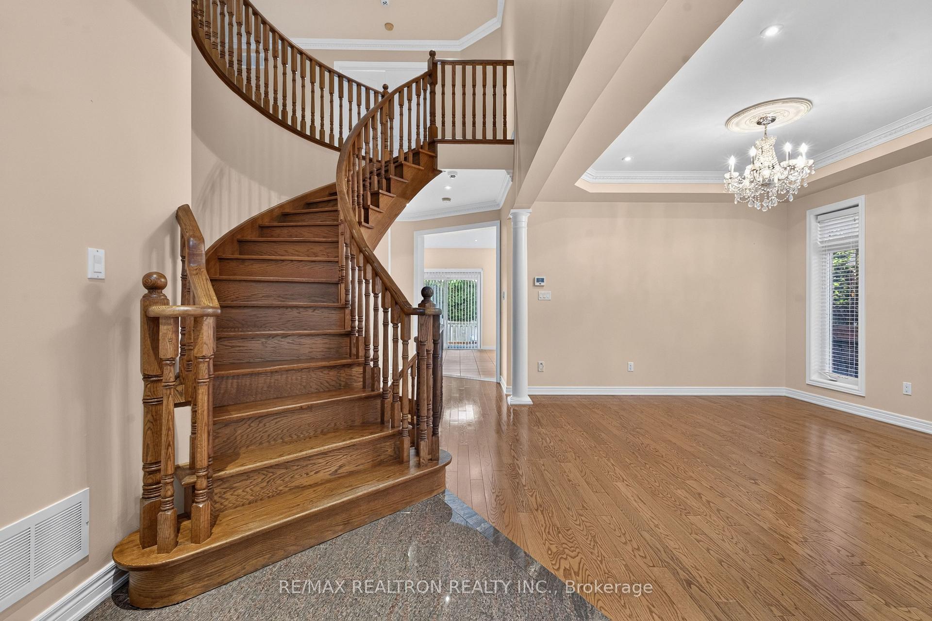 Photo 23 of 12 Loudon Crescent, Vaughan, Beverley Glen — HOMEH